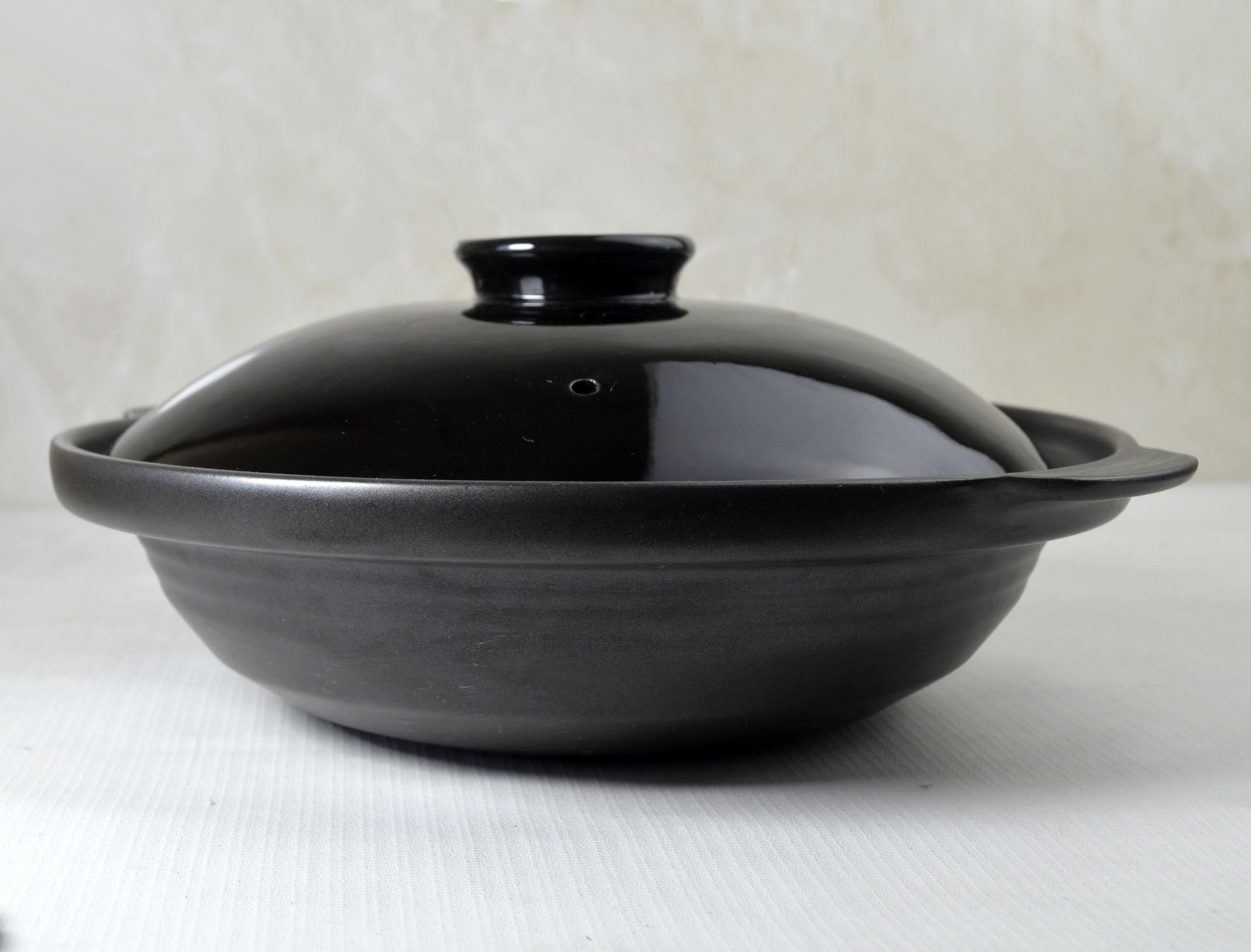 Premium Heat-Resistant Ceramic Casserole Pot with Lid - 8 Inch Black Clay Saucepan for Cooking Soup, Stew & Baking - Ideal for Oven, Stovetop & Serving Dishes