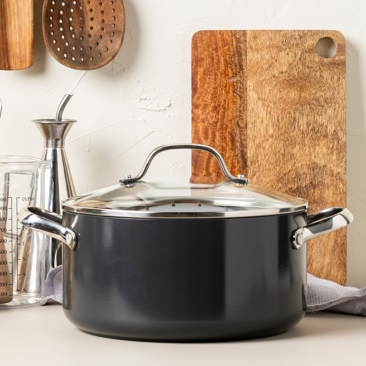 Valencia Pro Ceramic Nonstick 5.5 Quart Stockpot with Lid - Durable Cookware for Soups, Stews & Pasta - Perfect for Home Cooking & Professional Kitchens