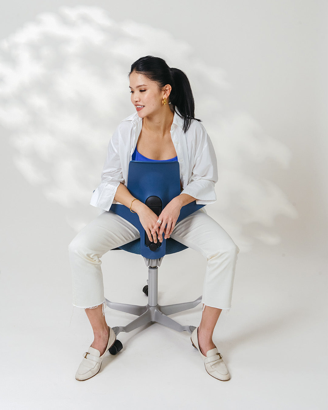 HÅG Capisco Puls 8020 Ergonomic Office Chair - Blueberry Color | Adjustable Height & Seat | Modern Design for Home & Workspaces | Perfect for Standing Desks & Creative Professionals