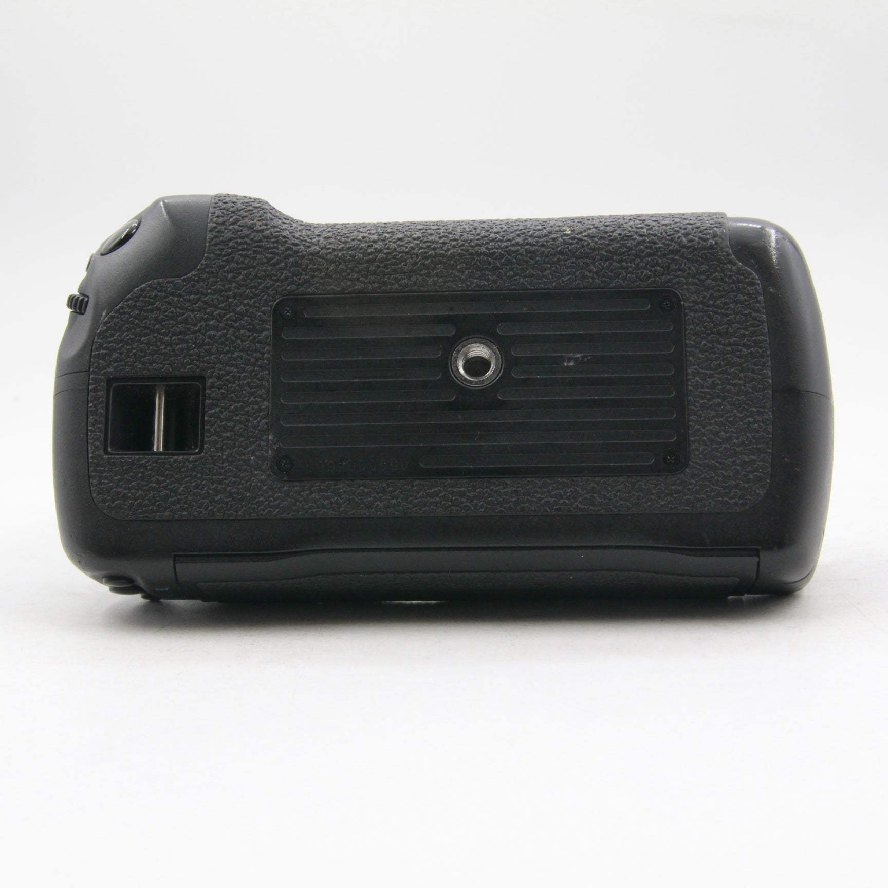 Used Canon Battery Grip BG-E7 with BGM-E6 AA Tray - Compatible with EOS 7D & 7D Mark II - Perfect for Extended Photography Sessions & Travel