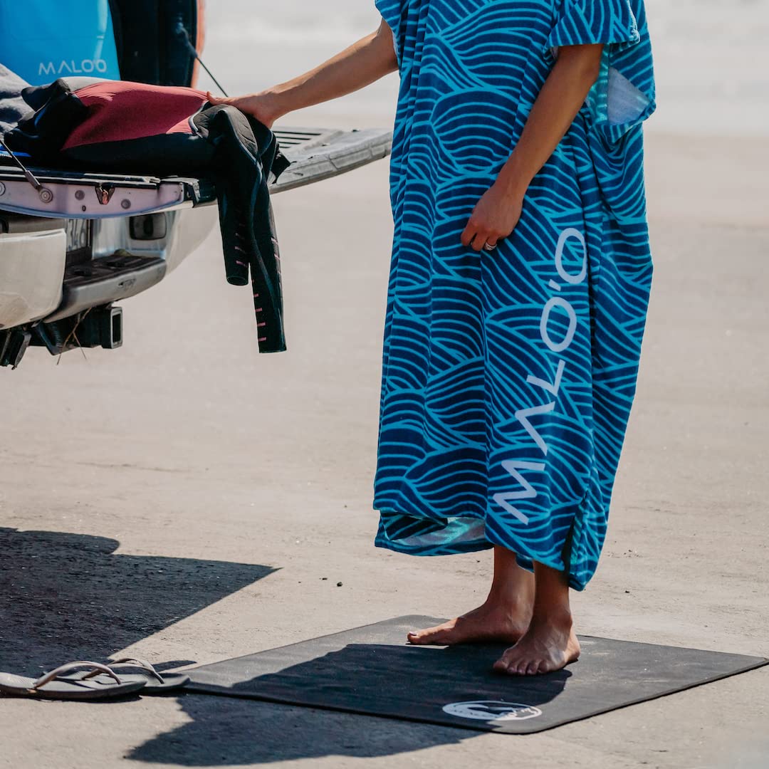 Malo'o Neoprene Wetsuit Changing Mat - Waterproof Scuba & Camping Mat - Portable Outdoor Changing Mat for Surfing, Swimming, Beach, Yoga & Travel - Quick-Dry & Lightweight Design