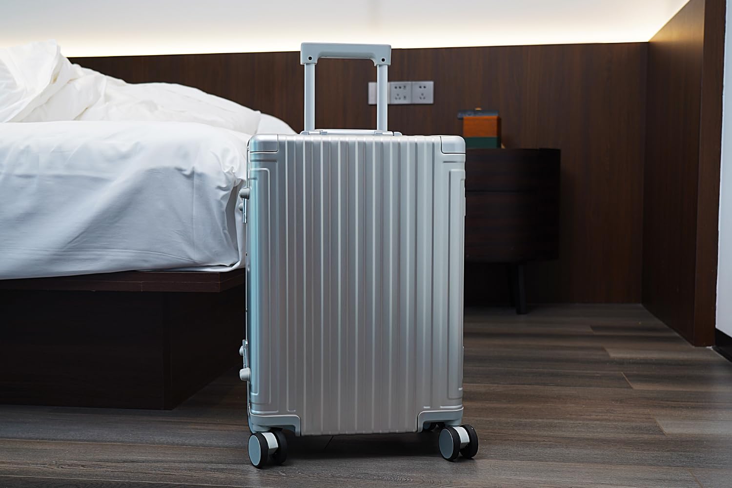 20 Inch Aluminum Carry On Luggage - Lightweight Silver Hardshell Suitcase with Spinner Wheels, TSA Lock | Perfect for Air Travel, Business Trips & Weekend Getaways