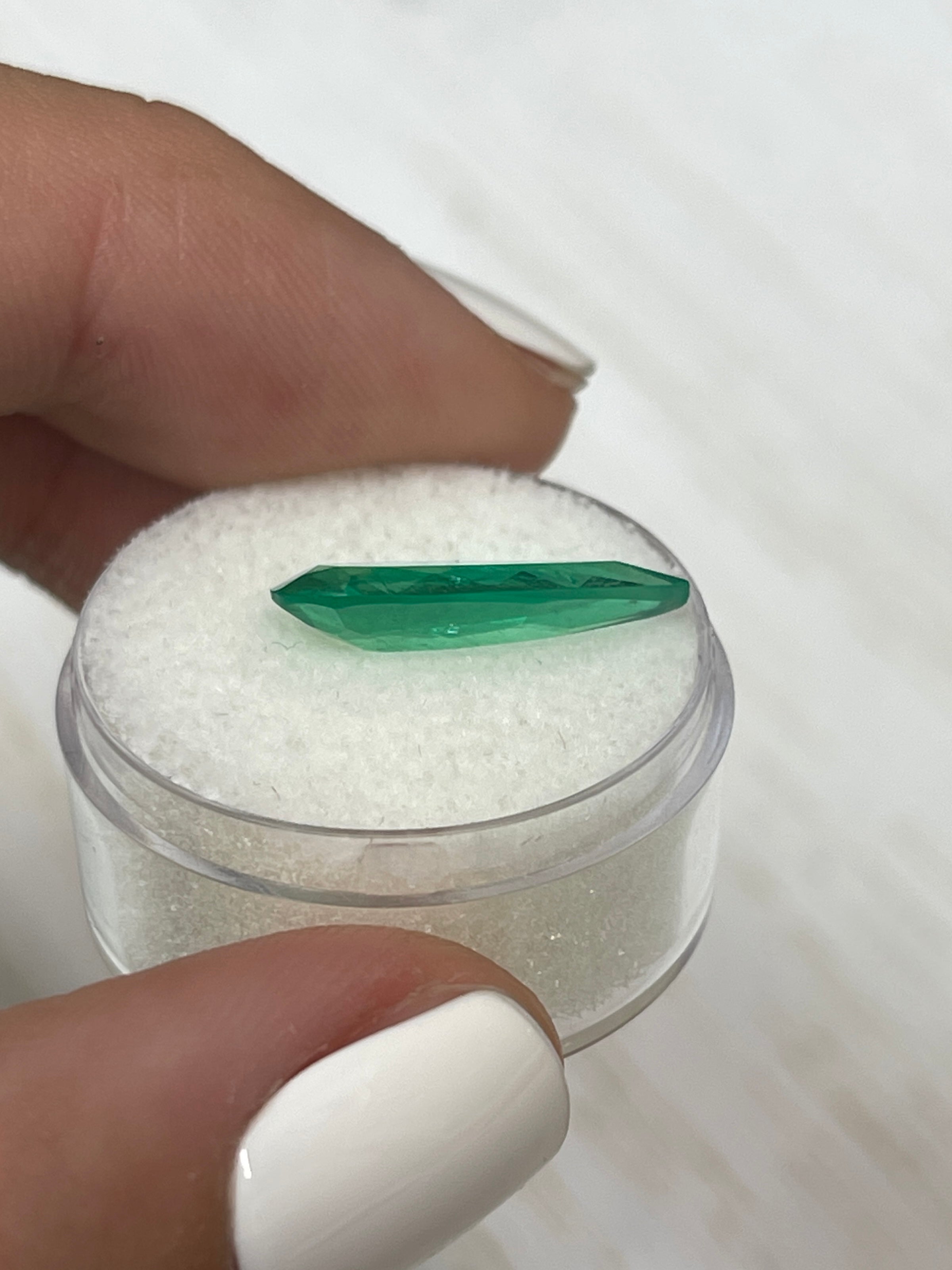 3.83 Carat Natural Colombian Emerald Pear Cut Loose Gemstone - 18x10mm Spready Green for Jewelry Making, Engagement Rings & Luxury Gifts