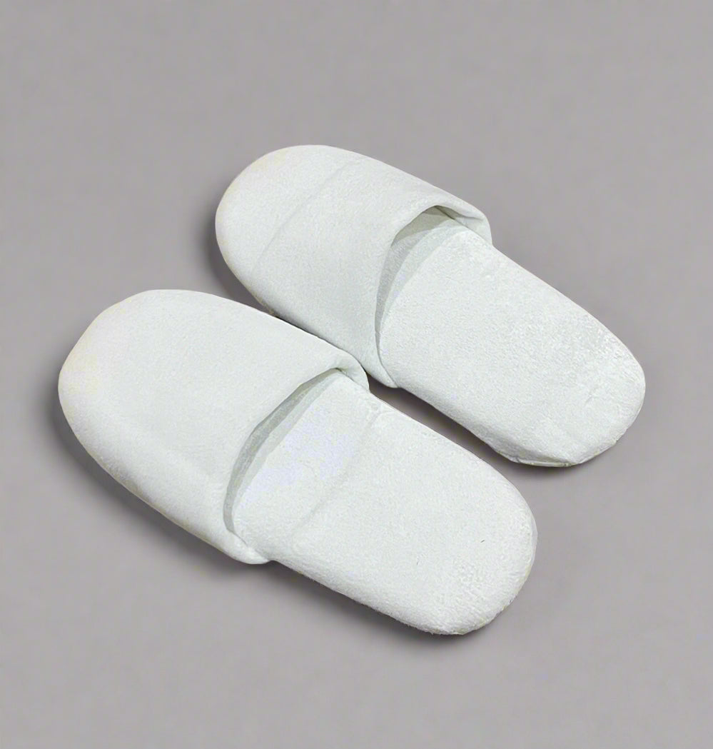 20/60 Pairs Disposable White Hotel Slippers for Guests - Closed Toe Slippers for Men & Women (US Size 10) | Bulk Hotel Amenities for Spa, Travel & Hospitality Use