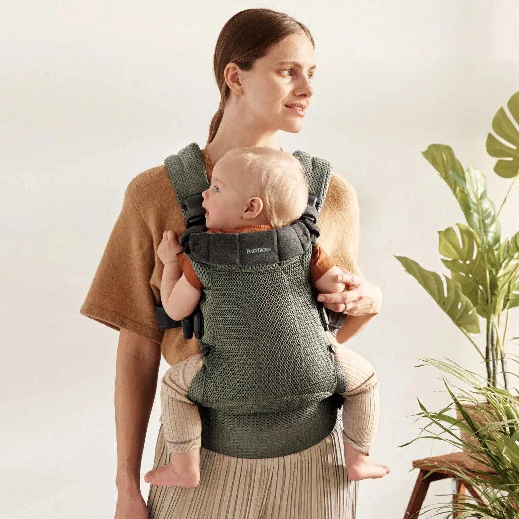 Baby Bjorn Baby Carrier Harmony - Dark Green 3D Mesh, Ergonomic Infant Carrier for Newborn to Toddler (0-24 Months), Hands-Free Baby Wearing for Parents, Perfect for Hiking, Shopping & Daily Use