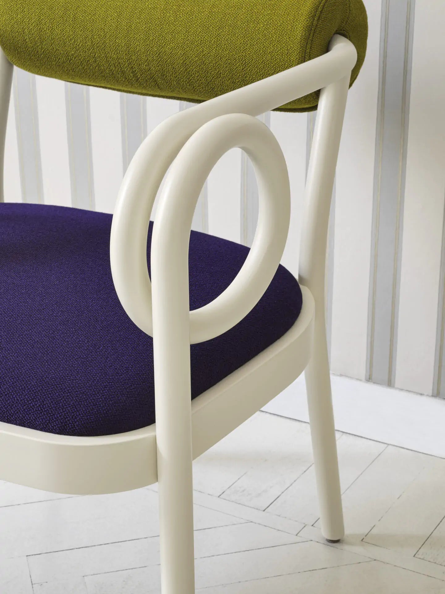 GTV Loop Lounge Chair - Modern Indoor/Outdoor Accent Chair for Living Room, Patio & Office - Stylish Comfort for Relaxing & Reading