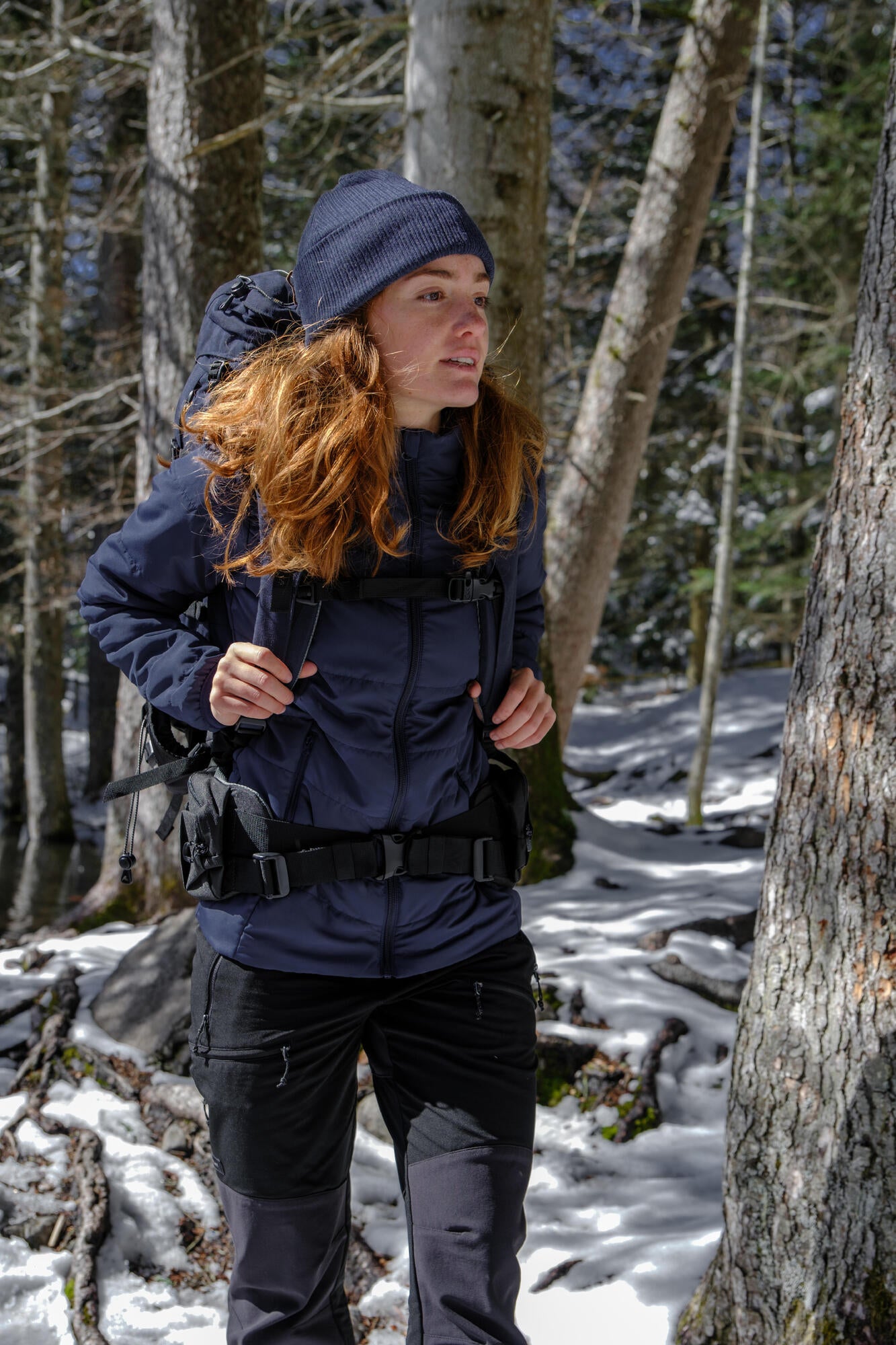 Forclaz Women's Synthetic Insulated Mountain Backpacking Jacket with Padding - Lightweight, Water-Resistant for Hiking & Outdoor Adventures (32°F/0°C Rating) - Perfect for Camping, Trekking & Cold Weather Activities
