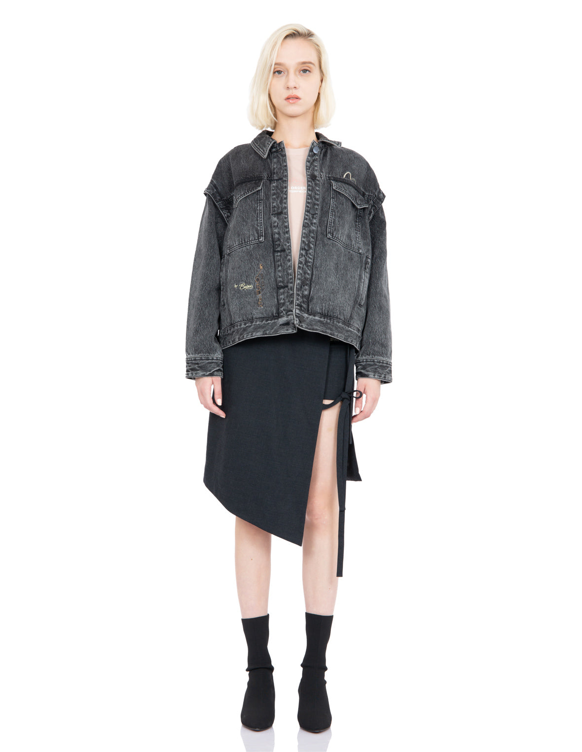 Trendy Graffiti Effect Slogan Print Oversized Denim Jacket for Women - Streetwear Fashion, Casual Outfit & Festival Style