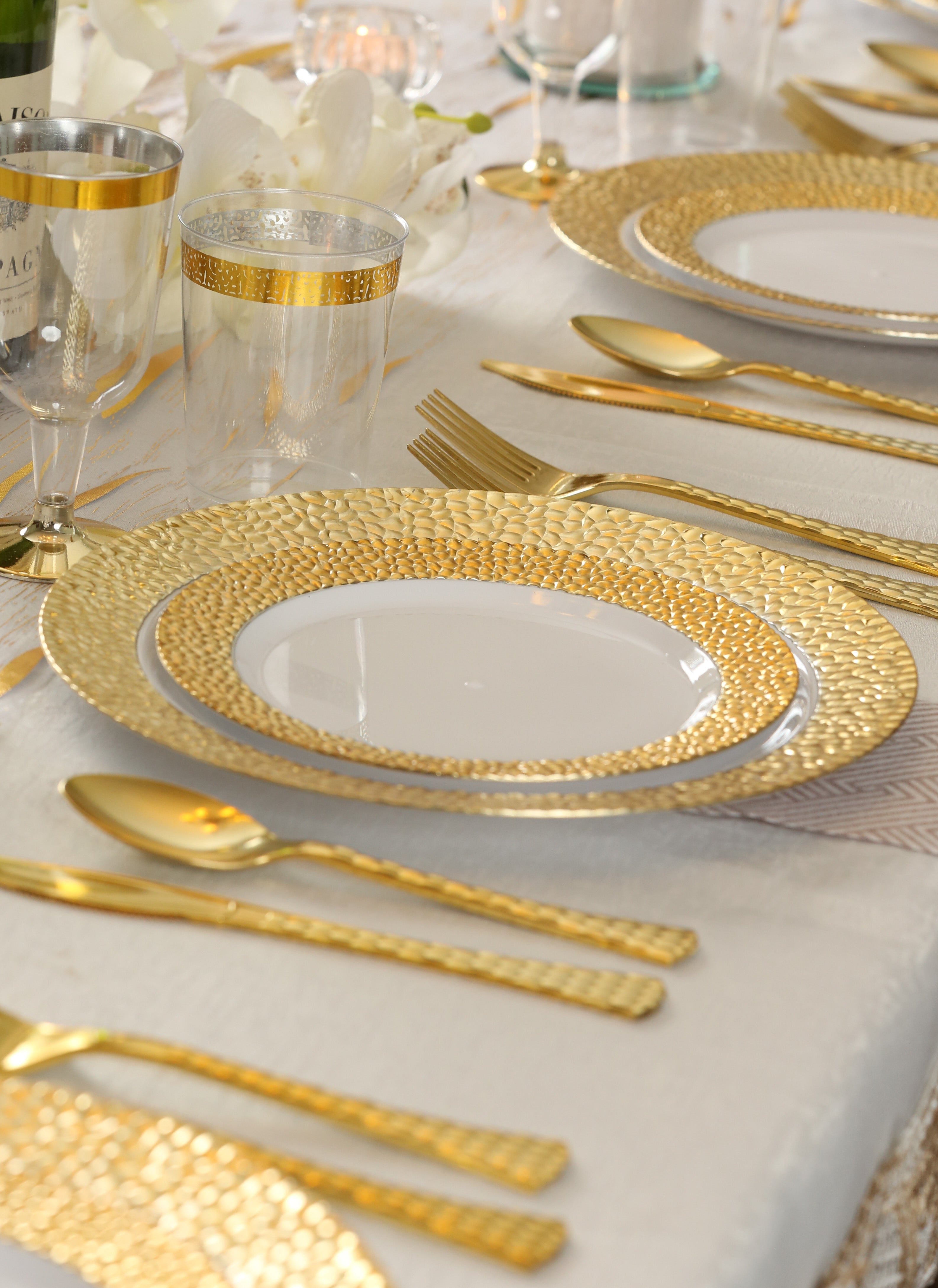 40-Piece White & Gold Round Plastic Dinnerware Set - Elegant Hammered Design for Parties, Weddings & Outdoor Events