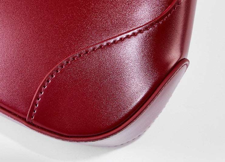 Stylish Small Leather Shoulder Bag for Women - Genuine Leather Crossbody Purse with Adjustable Strap - Perfect for Daily Use, Travel, and Work Commute