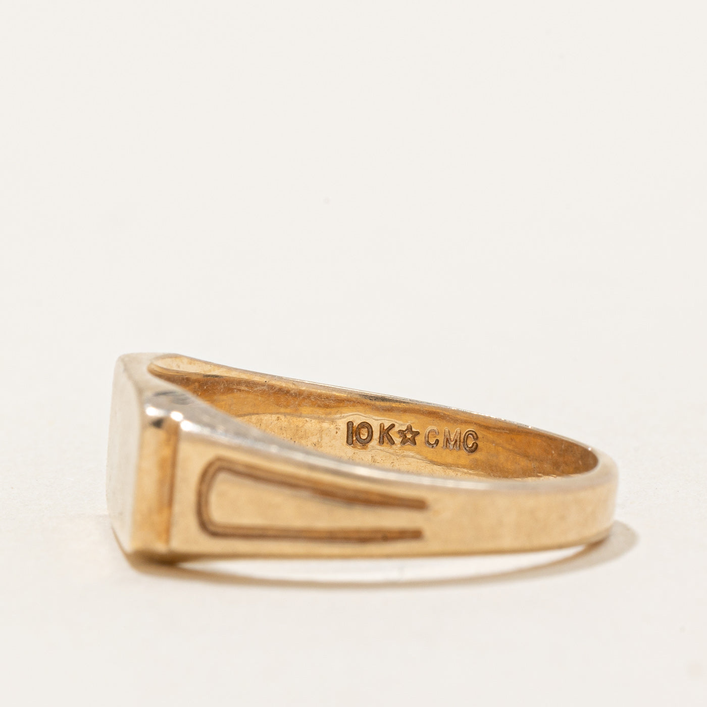 10K Yellow Gold Signet Ring for Men & Women - Size 8.75 - Classic Engraved Pinky Ring - Perfect for Weddings, Gifts & Everyday Elegance
