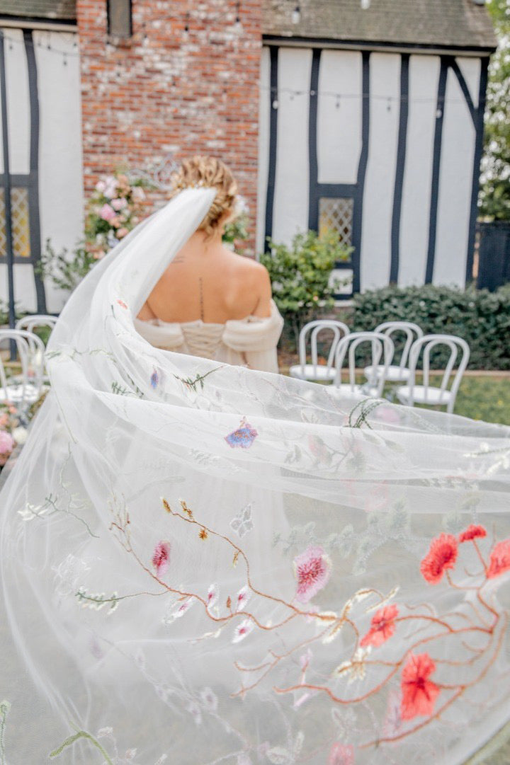 Wildflower Embroidered Bridal Veil - Handmade Floral Lace Wedding Accessory for Boho Brides - Perfect for Outdoor Ceremonies & Garden Weddings