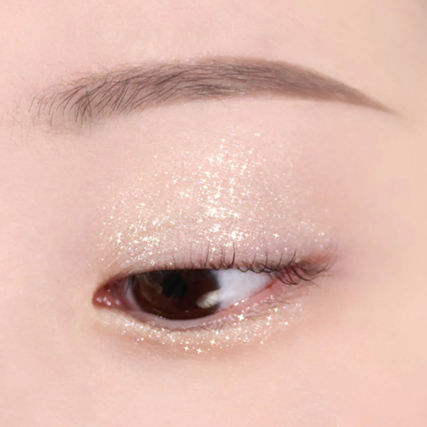 BANILA CO Hyper Holo Beam Eye Glitter Palette - 8 Vibrant Shimmer Colors for Stunning Eye Makeup | Perfect for Party, Festival & Special Occasion Looks