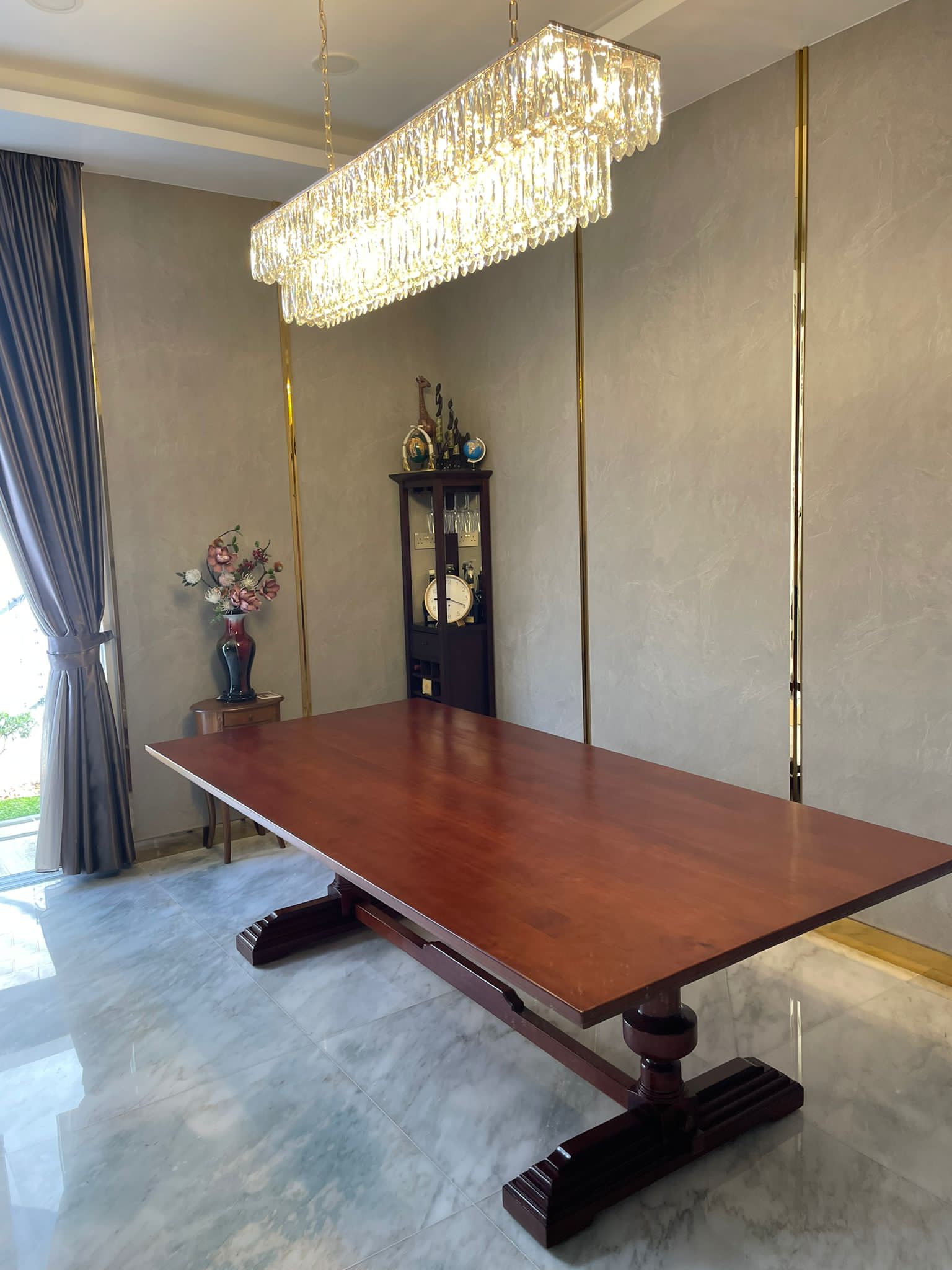 Premium Solid Wood Dining Table - Classic American & European Style - Elegant Home Decor for Dining Room, Kitchen, or Entertaining