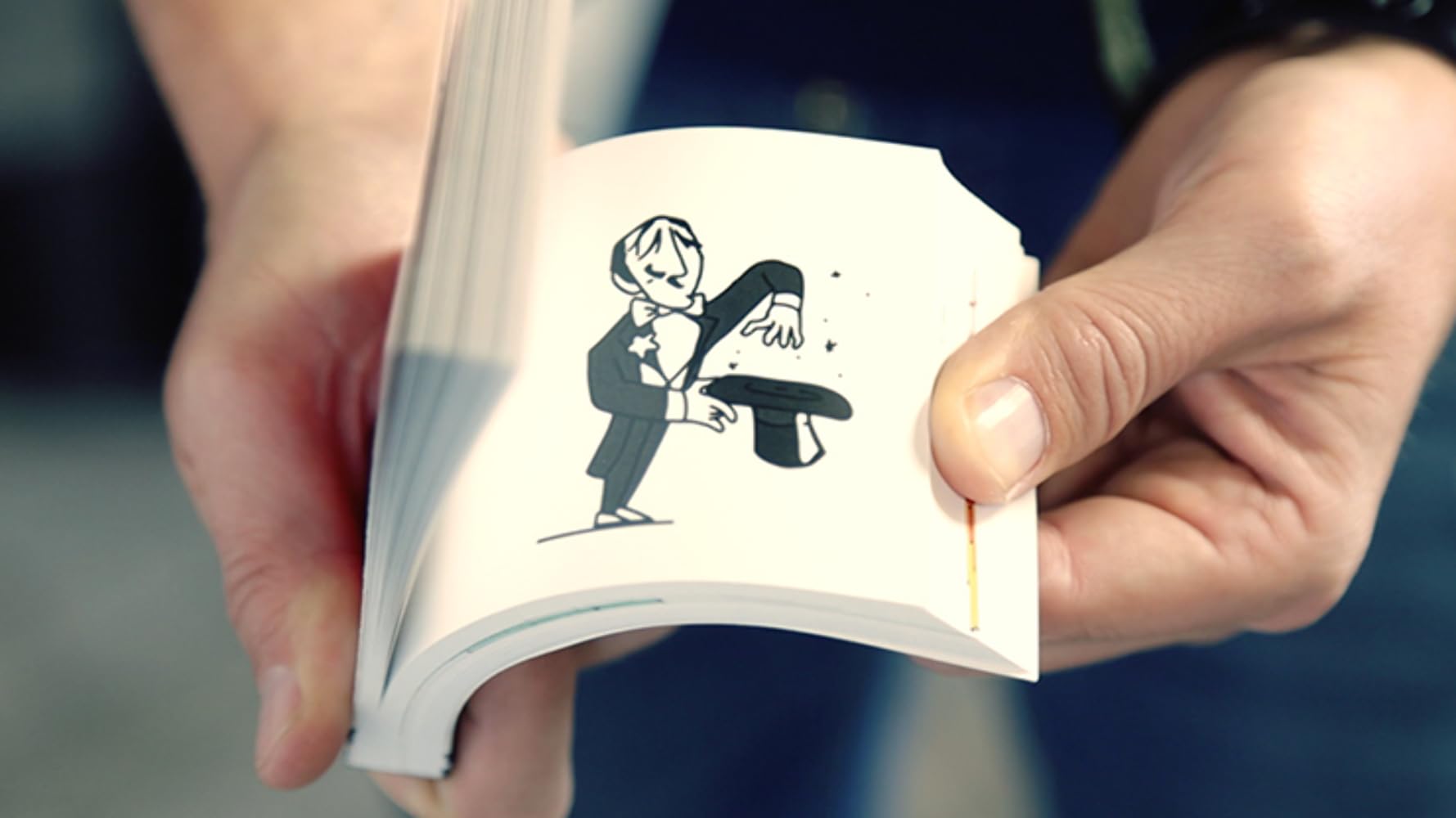 Murphy's Magic FLIP Book Magician Trick by JOTA - Gimmick & Online Tutorial - Perfect for Street Magic, Close-up Performances & Party Entertainment