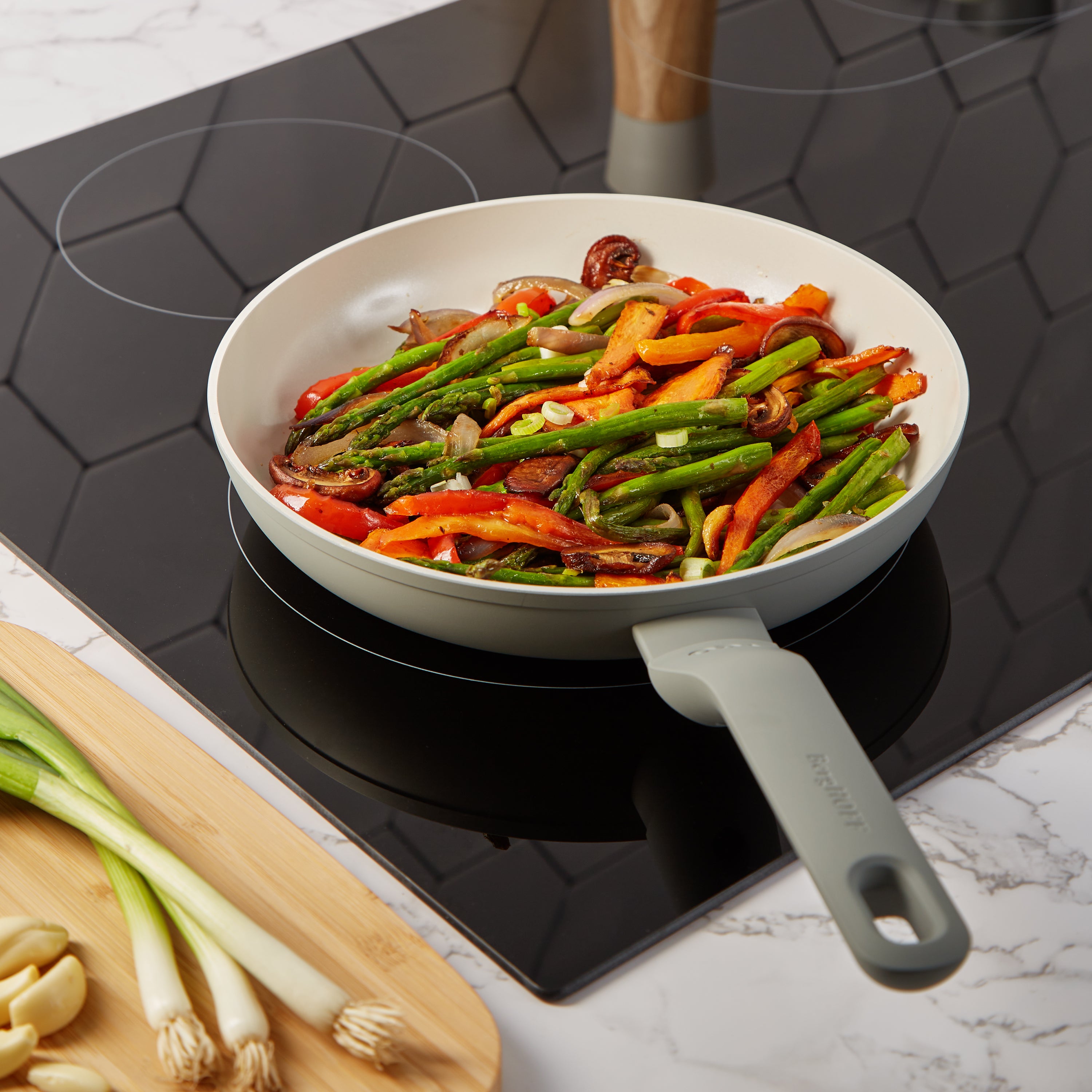 BergHOFF Leo Balance 2-Piece Nonstick Aluminum Fry Pan Set in Moonmist - Perfect for Sauteing, Frying & Cooking Eggs - Ideal for Home Chefs & Professional Kitchens