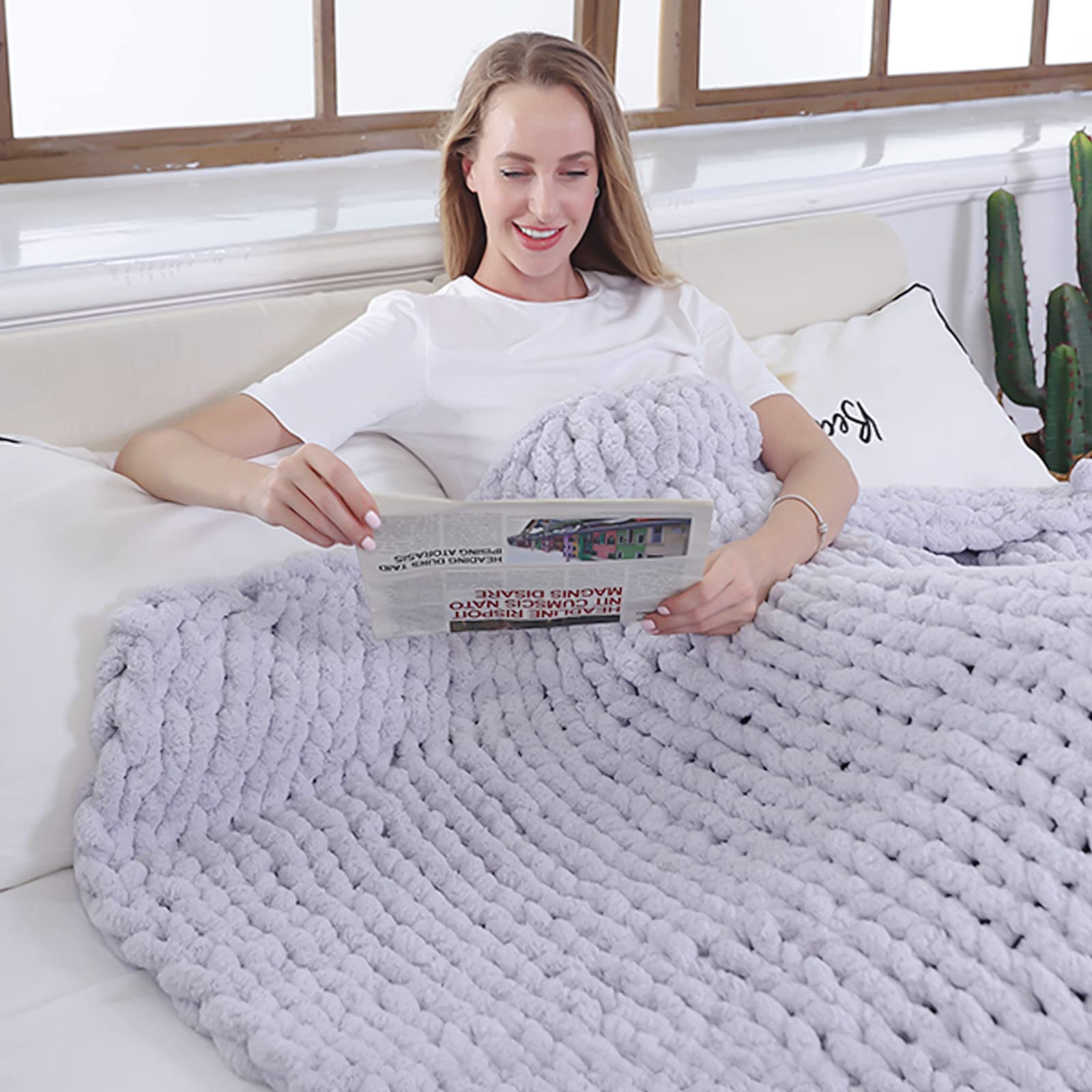 **Ahomex Chunky Knit Blanket - Ultra Soft Chenille Throw for Bed & Sofa, Cozy Warm Light Grey 47