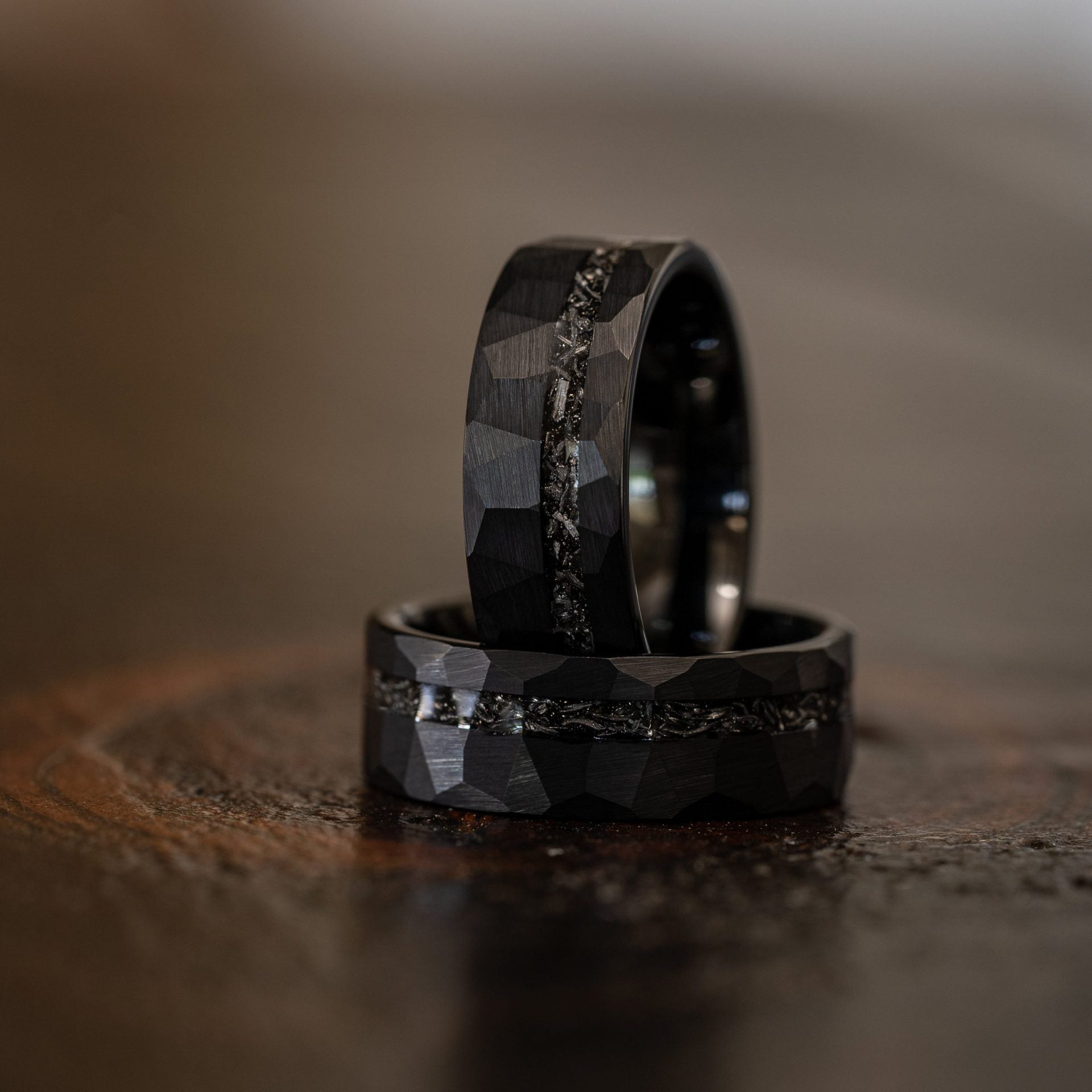8mm Tungsten Gold Men's Wedding Band - Steel Hammered Black Ring with Meteorite Inlay - Durable & Scratch-Resistant for Everyday Wear & Special Occasions