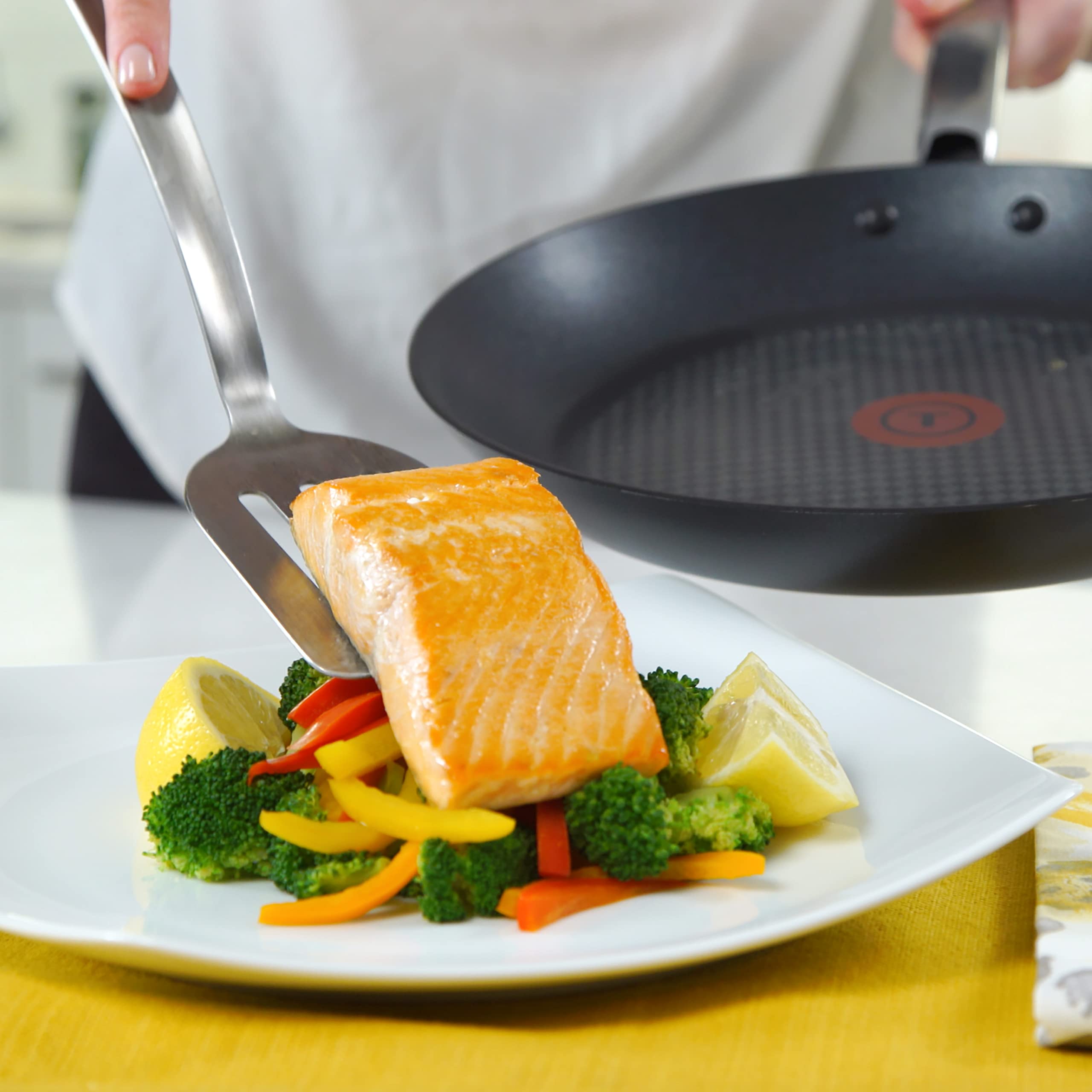 T-fal ProGrade Nonstick Fry Pan 12 Inch - Induction Compatible, Oven & Broiler Safe up to 500°F - Dishwasher Safe Black Cookware for Sautéing, Frying & Baking - Perfect for Home Chefs & Professional Kitchens