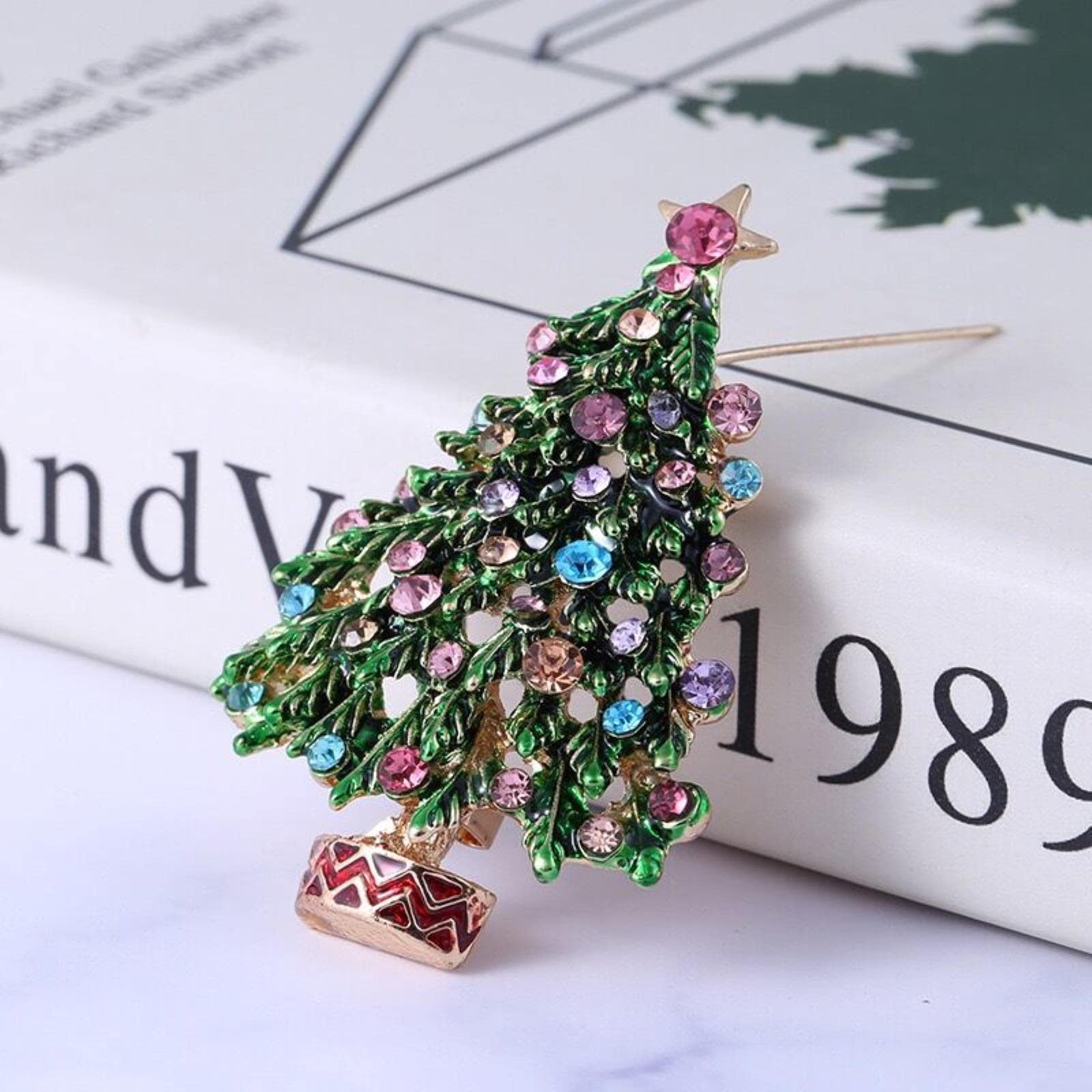 Vintage Enamel Christmas Tree Brooches for Women & Men - Holiday Party, Office Wear & Casual Outfits - Unique Festive Gift Idea for Xmas, New Year & Winter Celebrations