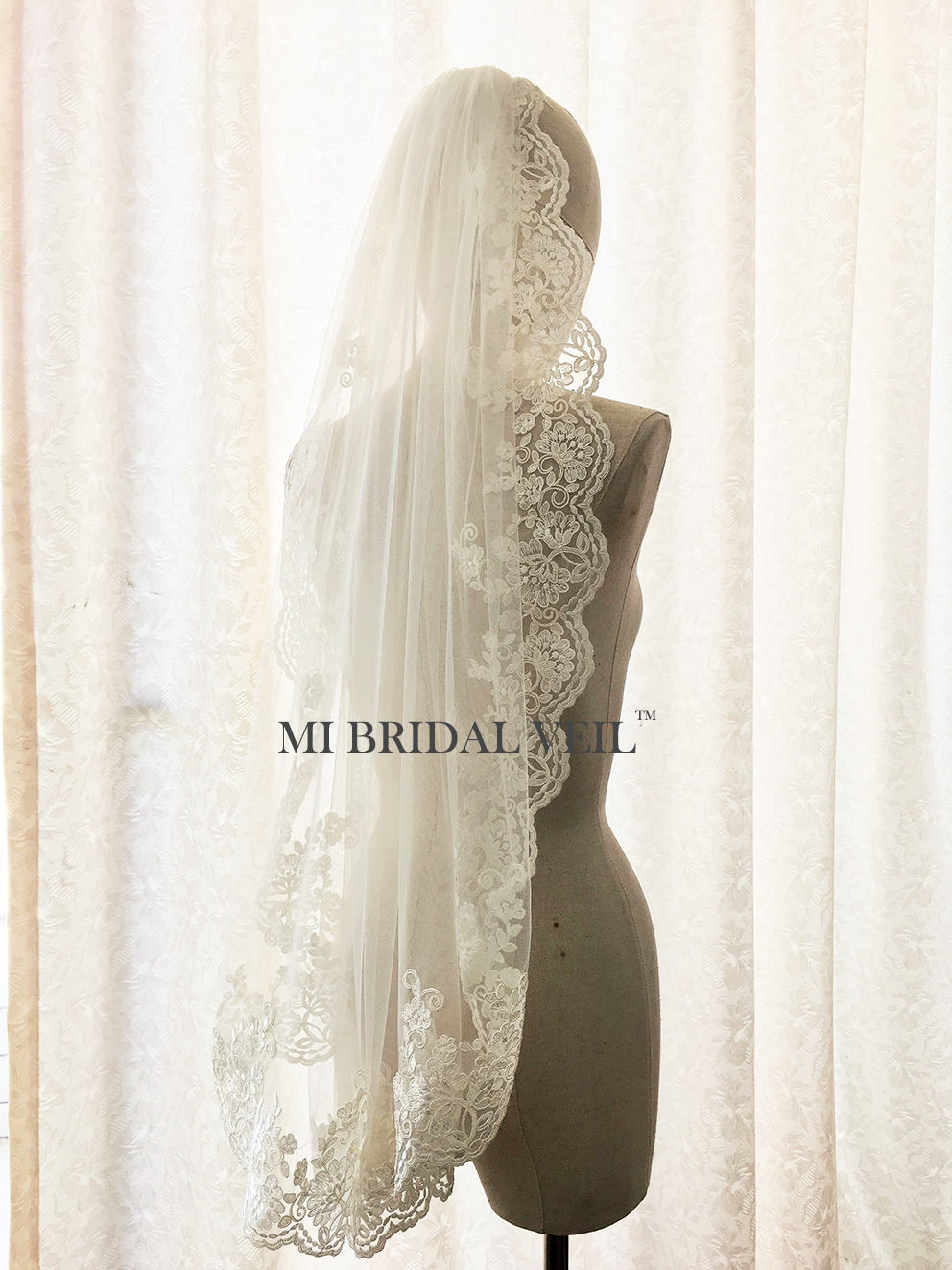 Vintage Inspired Rose Lace Wedding Veil - Single Tier Bridal Veil for Bride | Perfect for Romantic Weddings, Bridal Showers & Photo Shoots