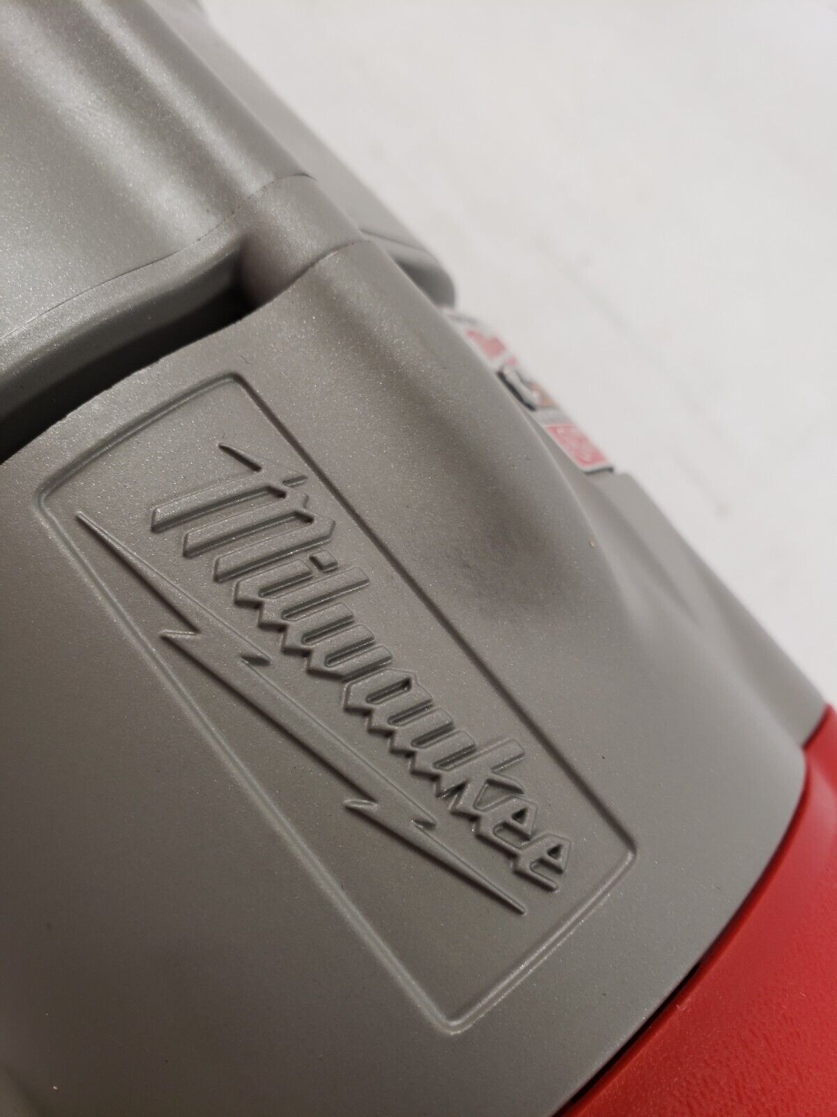Milwaukee 1107-1 4-1/2 Inch Angle Grinder - Powerful Corded Tool for Metal Cutting, Grinding & Polishing - Ideal for DIY Projects, Construction & Metalworking