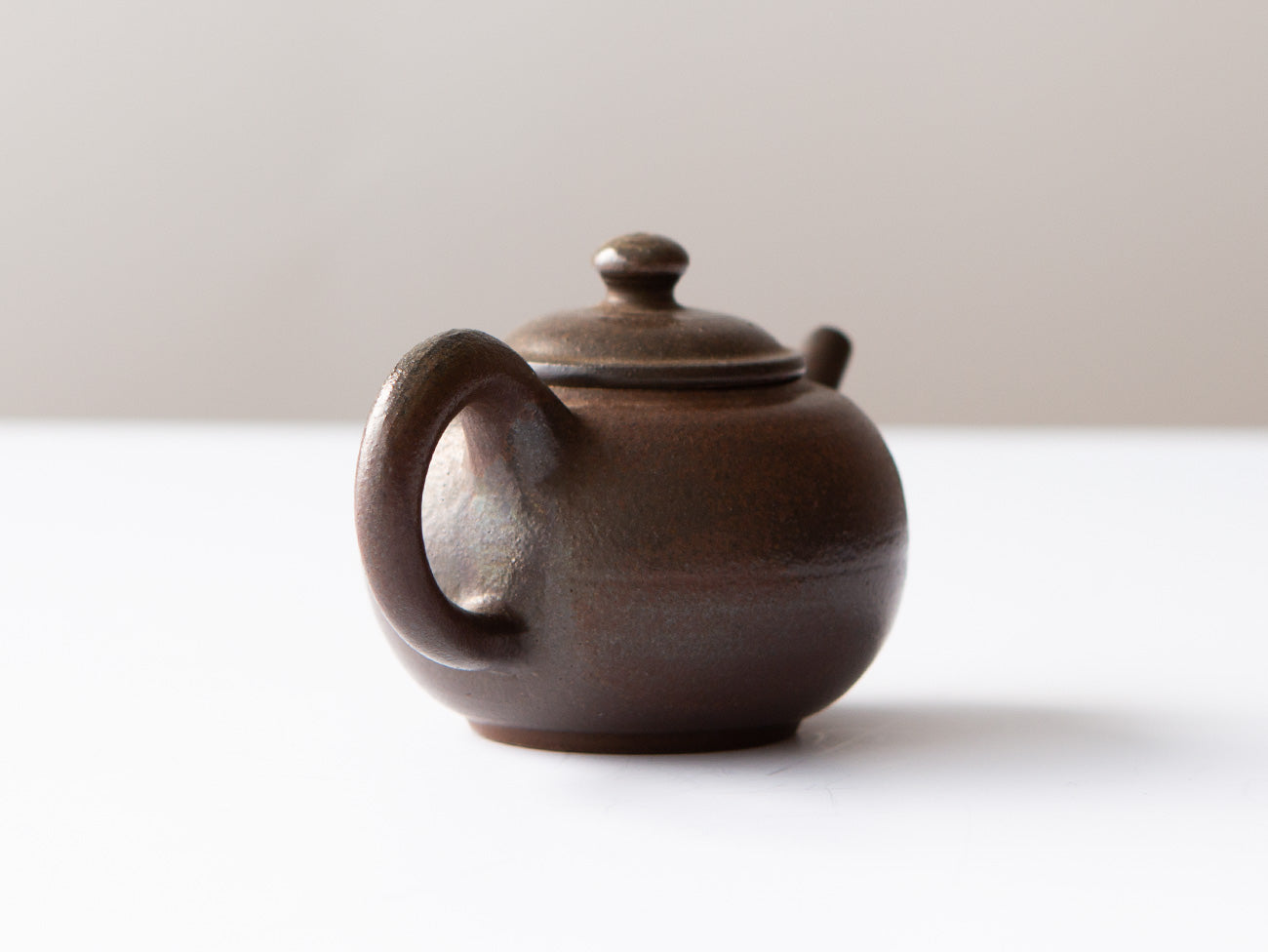 Premium Rustic Cast Iron Teapot - Handcrafted Japanese Tetsubin for Tea Brewing | Perfect for Loose Leaf Tea, Herbal Infusions & Home Decor | Ideal Gift for Tea Lovers & Rustic Kitchen Aesthetics
