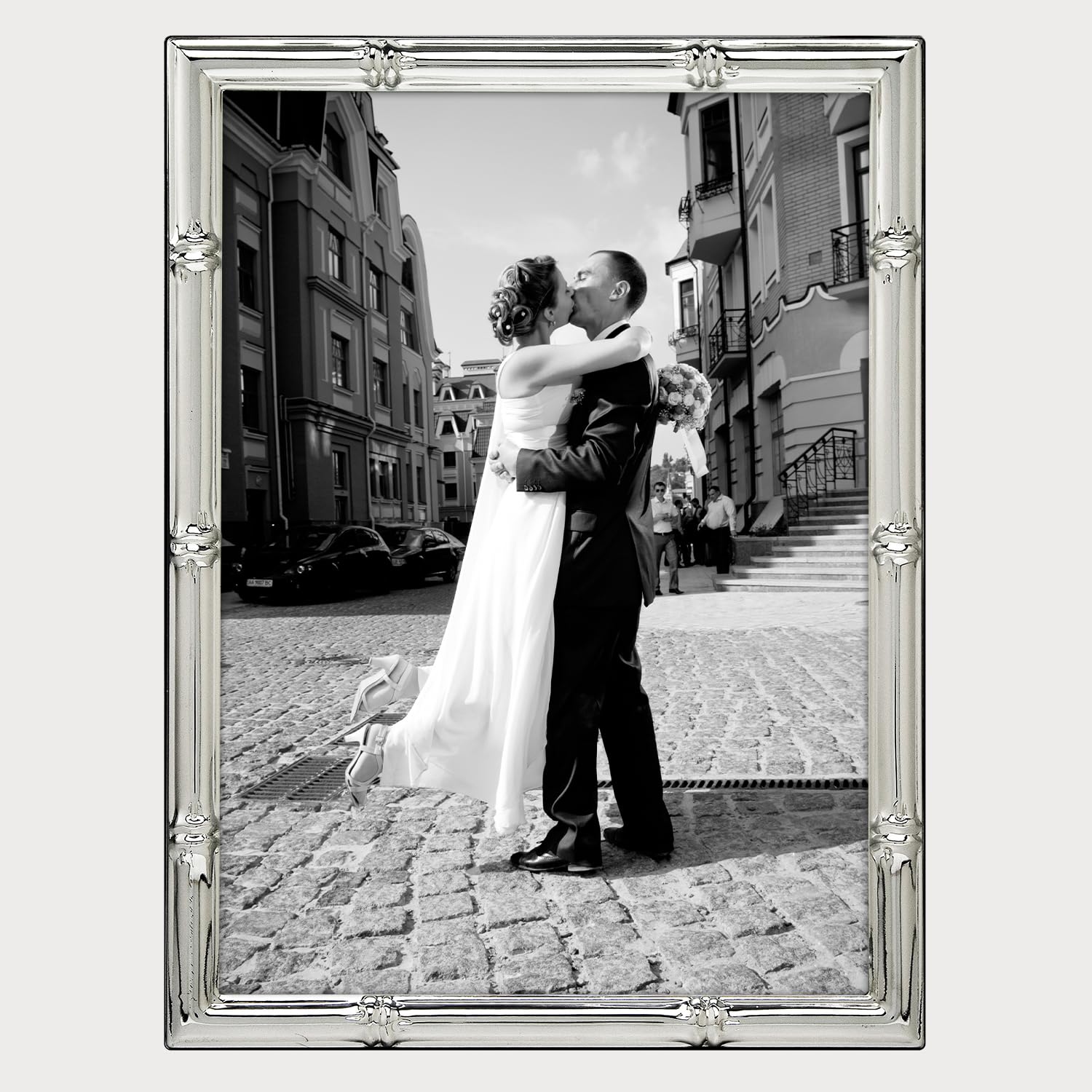 Tarnish-Resistant Siena Silver Bamboo Picture Frame 5x7 - Elegant Photo Display for End Tables, Credenzas, Shelves & Nightstands - Perfect for Home Décor, Wedding Photos & Office Displays