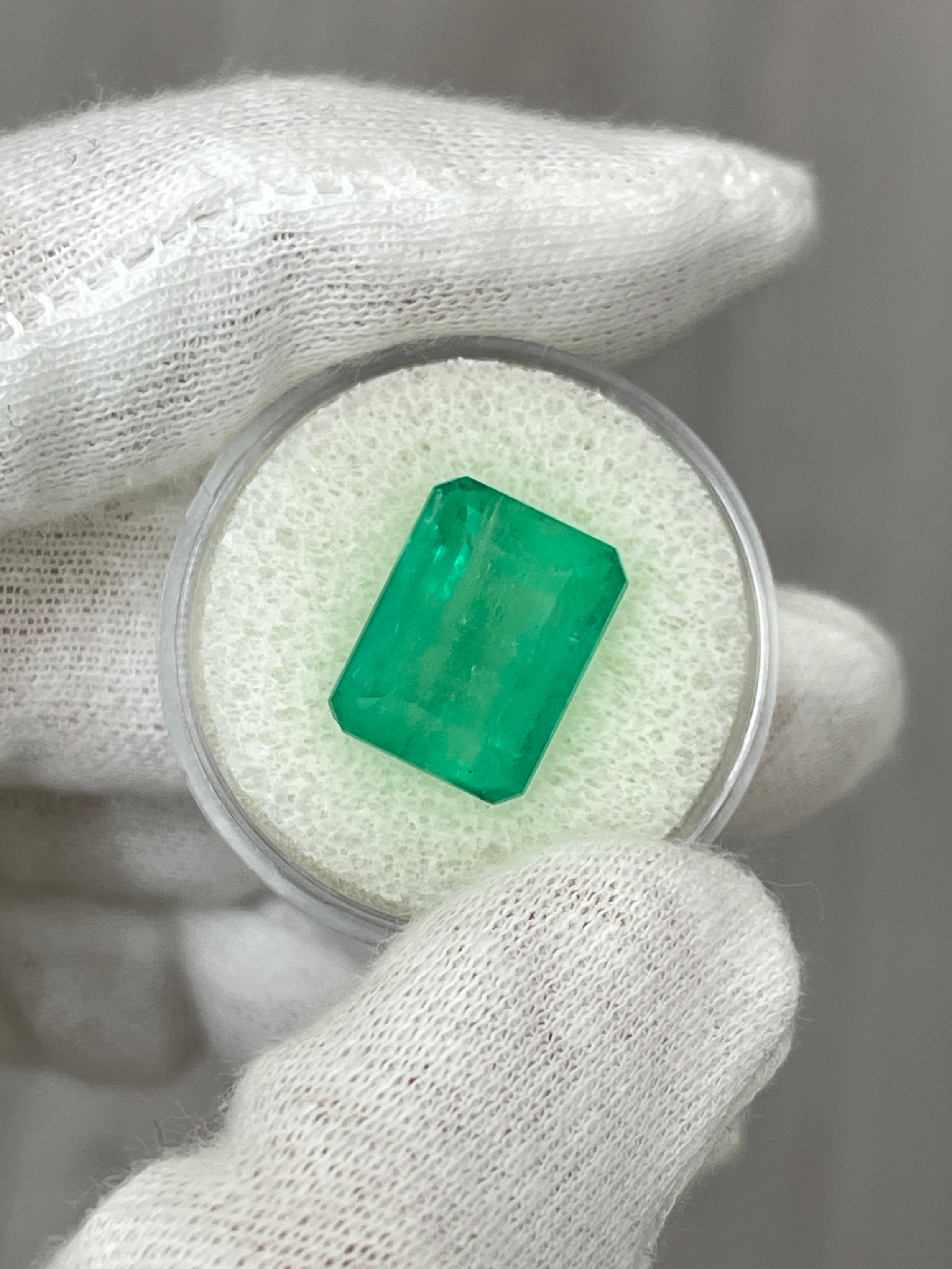 9.29 Carat 13x10mm Earthy Medium Green Emerald Cut Loose Colombian Emerald Gemstone for Jewelry Making - Engagement Rings, Necklaces & Earrings
