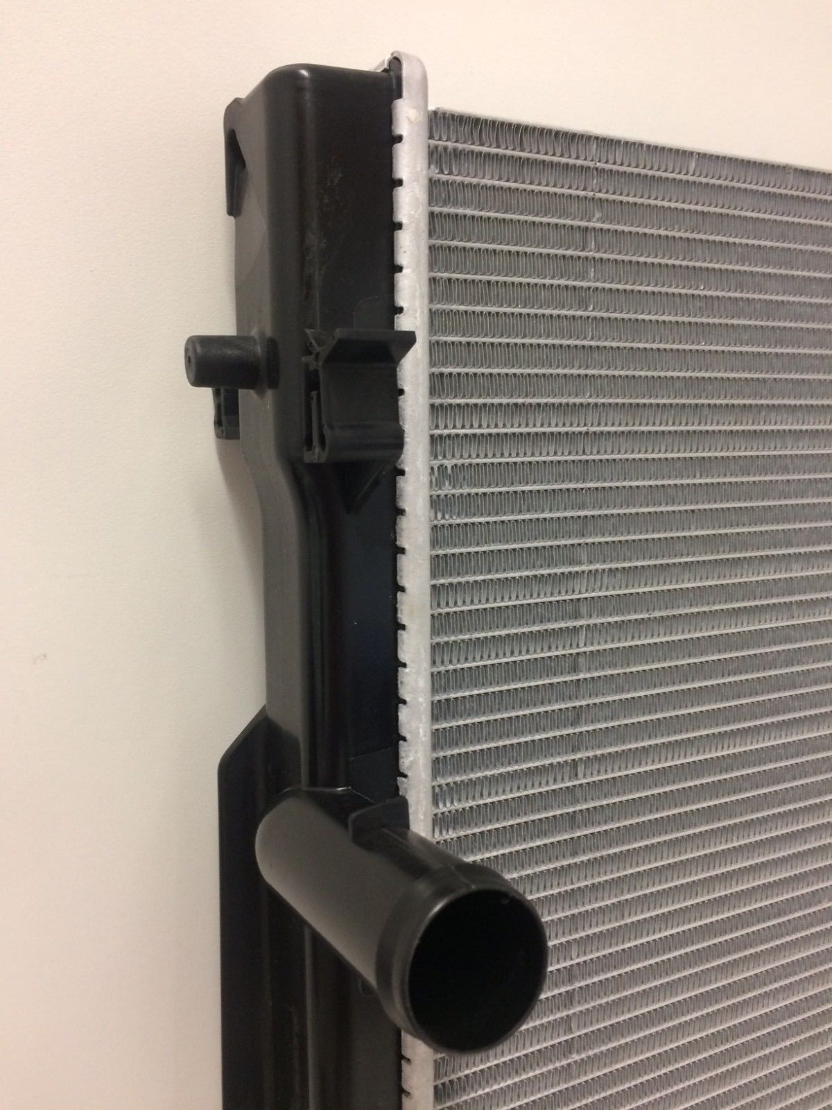 Genuine Holden VZ Commodore & WL Statesman V8 Manual Transmission Radiator - Compatible with L76 L98 Engines - Perfect for Engine Cooling System Replacement & Performance Upgrades