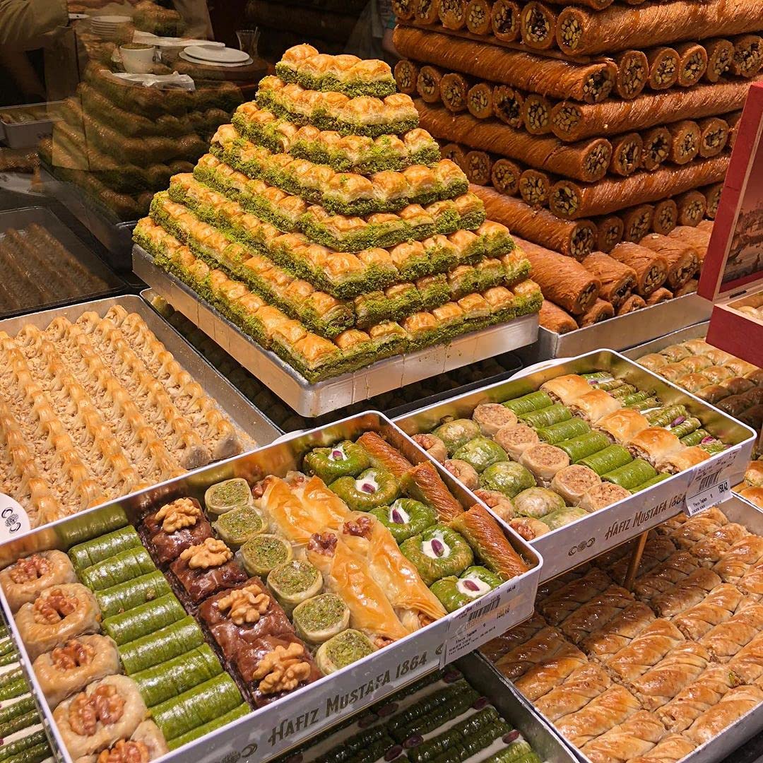 Premium Hafiz Mustafa 1864 Istanbul Baklava Pastry Gift Box - Authentic Turkish Baklava with Pistachio, Hazelnut & Walnut - Fresh Phyllo Dough Dessert Snacks - Perfect for Birthdays, Christmas Gifts & Special Occasions - Enjoy as Afternoon Tea Treat or Holiday Dessert