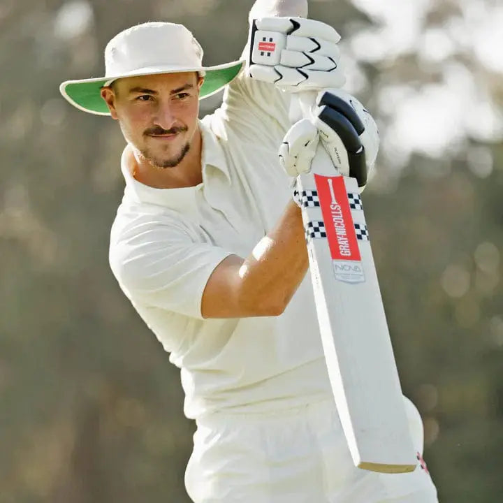Gray Nicolls Nova 1000 Adult Cricket Bat - Premium English Willow for Professional & Club Players - Perfect for Matches, Training & Backyard Cricket Practice