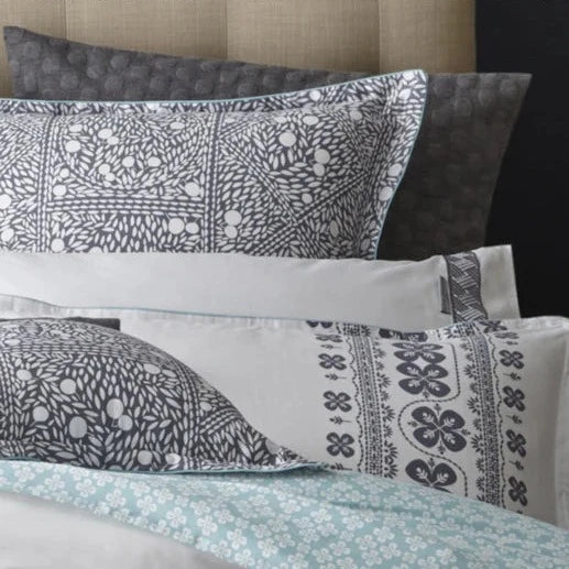 Royal Doulton Finn Silver Square Filled Cushion - Elegant Home Decor for Sofa, Bed & Office - Premium Comfort Throw Pillow for Living Room, Bedroom & Workspace