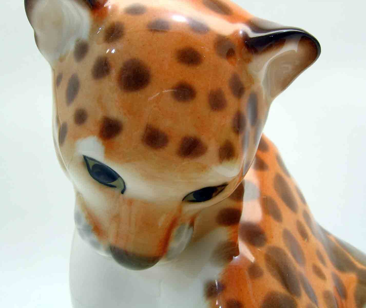 Hand-Painted Lomonosov Porcelain Leopard Figurine - Russian Collectible Art Piece for Home Decor & Gift Giving