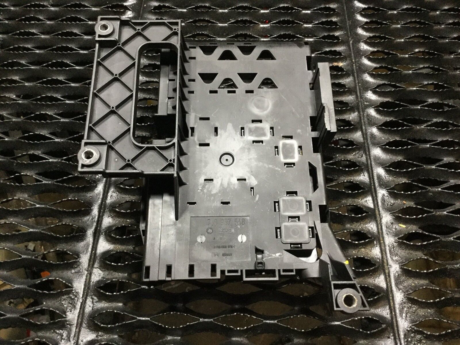 2004-2006 Porsche Cayenne 3.2L Main Fuse Relay Box OEM Replacement Part - Perfect for Electrical System Repairs & Maintenance
