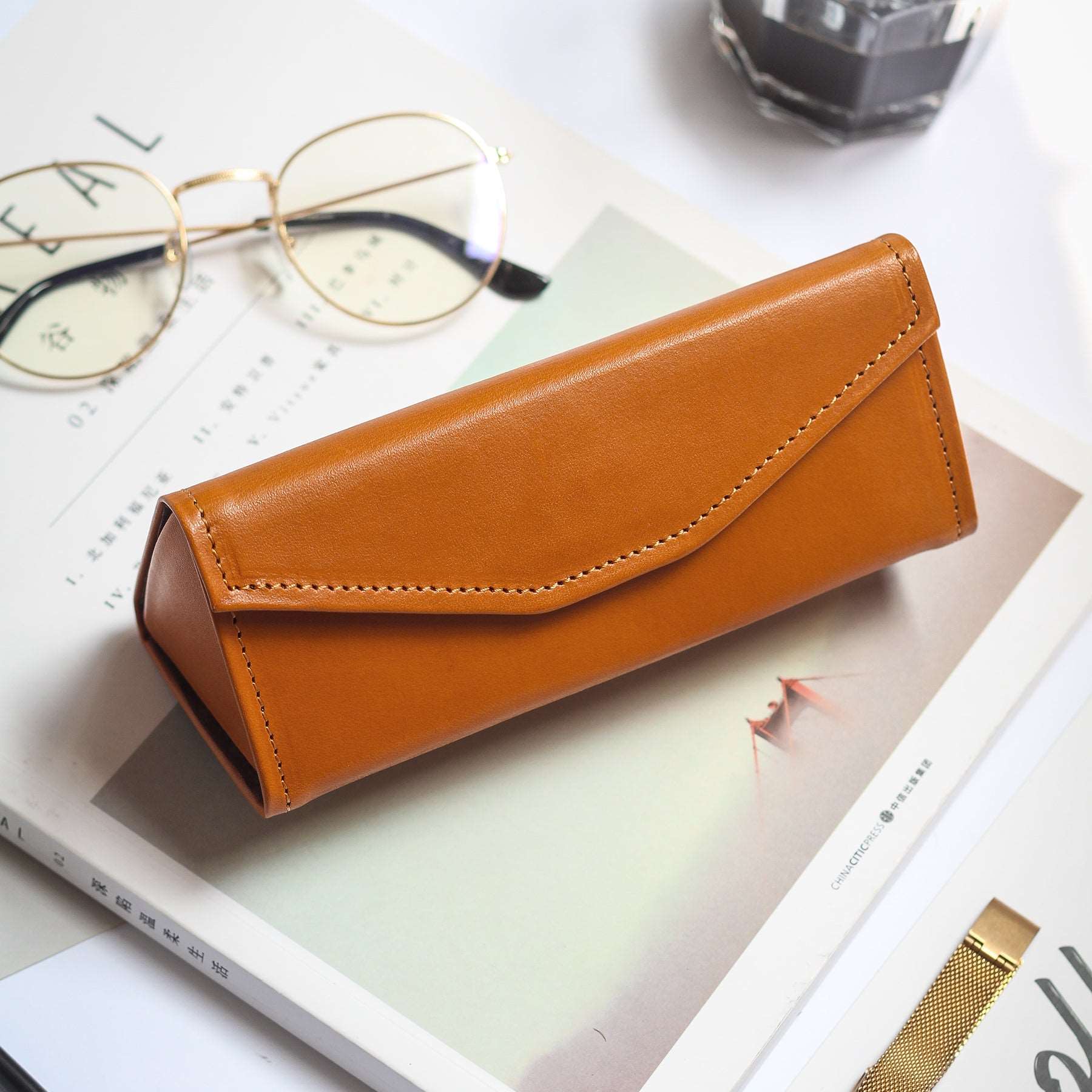 Premium Magnetic Eyewear Holder - Strong Grip for Glasses & Sunglasses - Space-Saving Eyewear Organizer for Home, Office & Car
