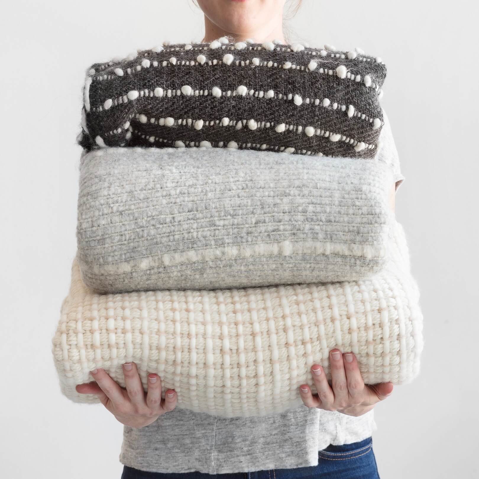 Cozy Chunky Wool Throw Blanket - Soft & Warm Knit Throw for Couch, Bed & Home Decor - Perfect for Winter, Fall & Gift Giving