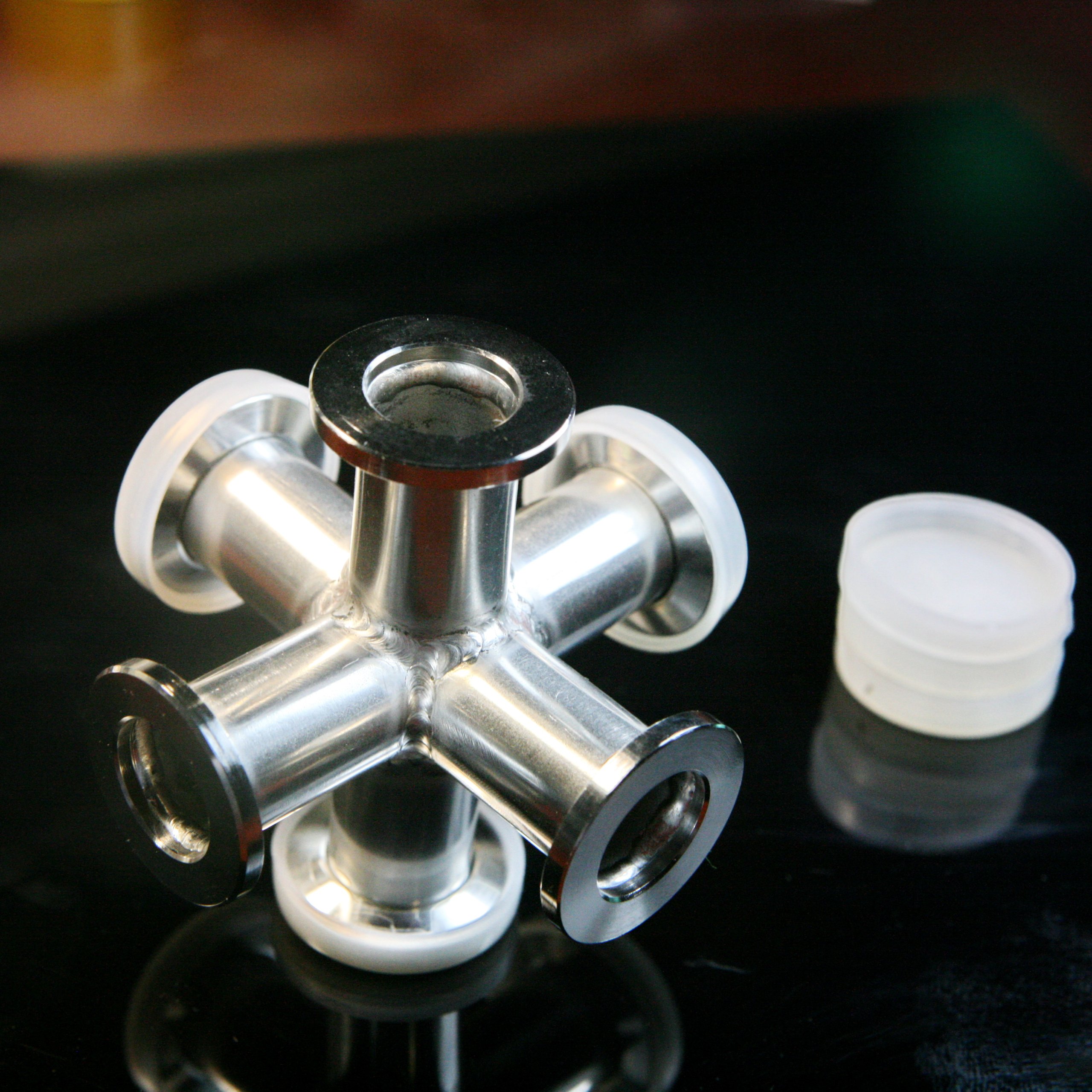 6-Way Cross Vacuum Fitting with NW/KF-16 Flange - High Quality Stainless Steel for Laboratory, HVAC and Industrial Vacuum Systems