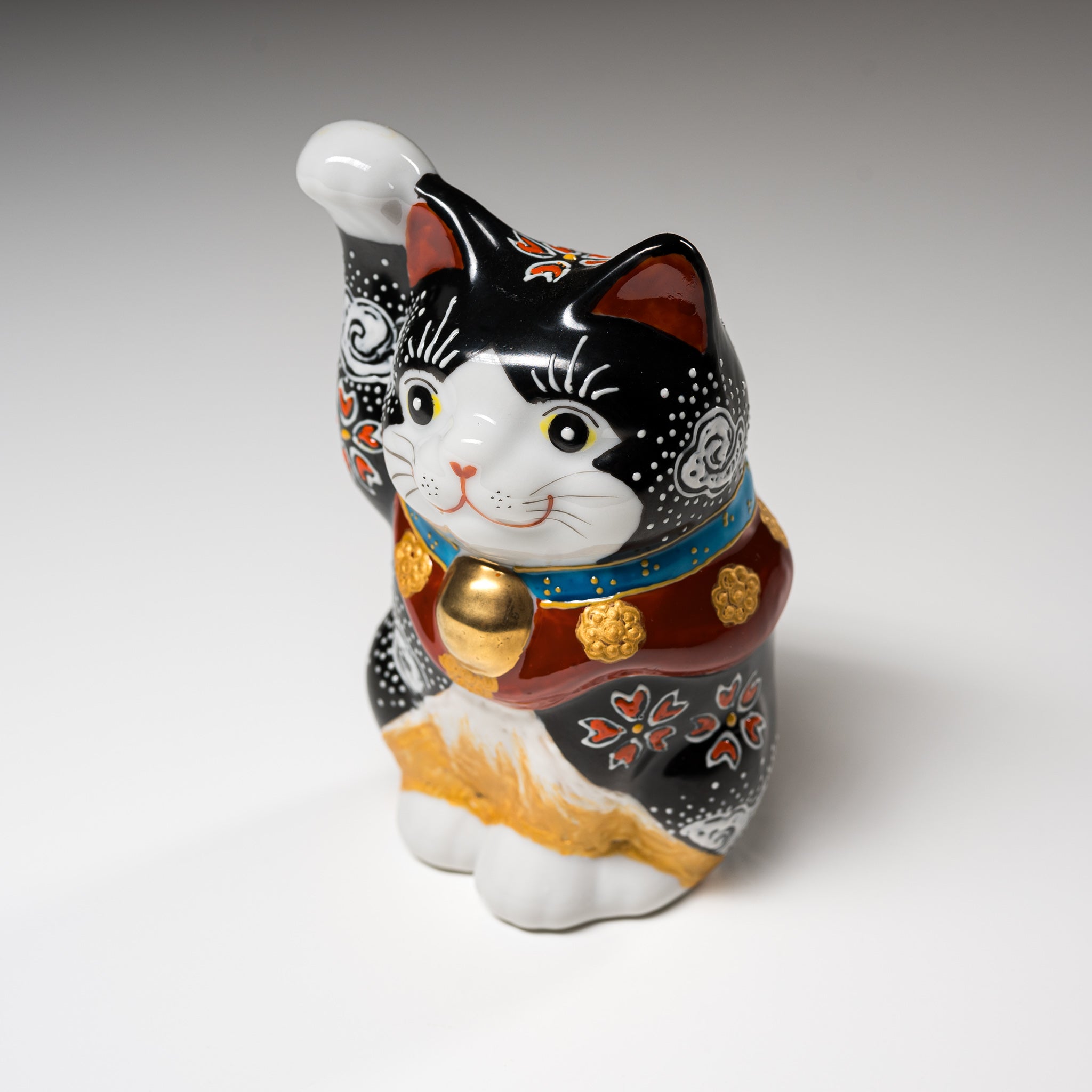 Kutani Ware Animal Ornament - Mt Fuji Black Beckoning Cat 'Sora' | Japanese Lucky Fortune Cat Figurine for Home Decor, Office Feng Shui & Gift Giving