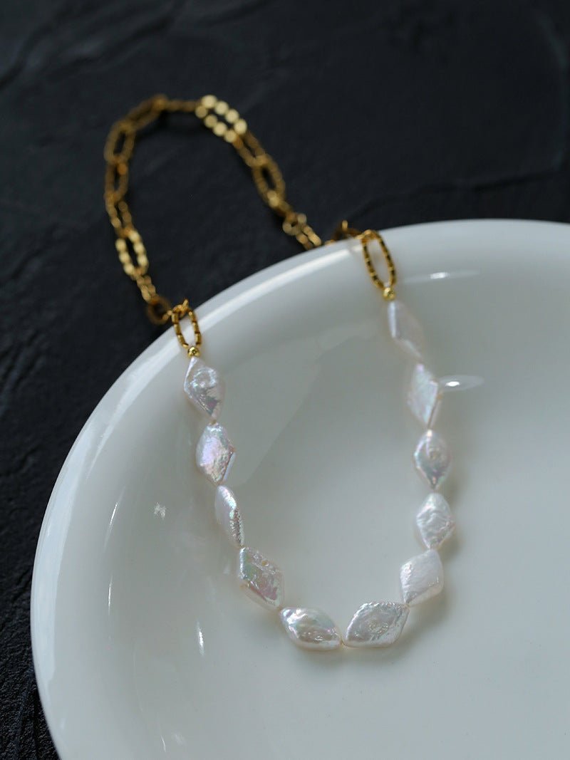 Elegant Baroque Pearl Necklace with Diamond-Shaped Pendant – Perfect for Weddings, Parties & Special Occasions