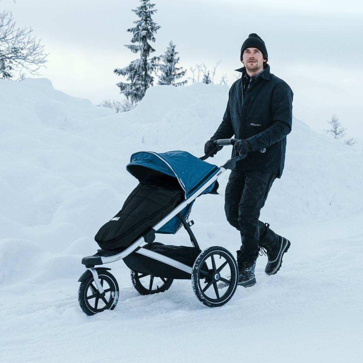 Thule Footmuff Sport - Premium Baby Stroller Footmuff for Cold Weather Protection | Warm & Cozy Infant Accessory for Winter Walks, Jogging & Outdoor Adventures