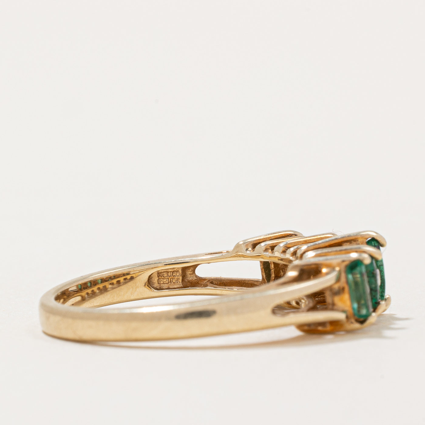 Emerald & Diamond Ring 0.25ctw 0.04ctw Size 7 - Elegant Birthstone Jewelry for Women, Perfect for Anniversary, Engagement & Special Occasions