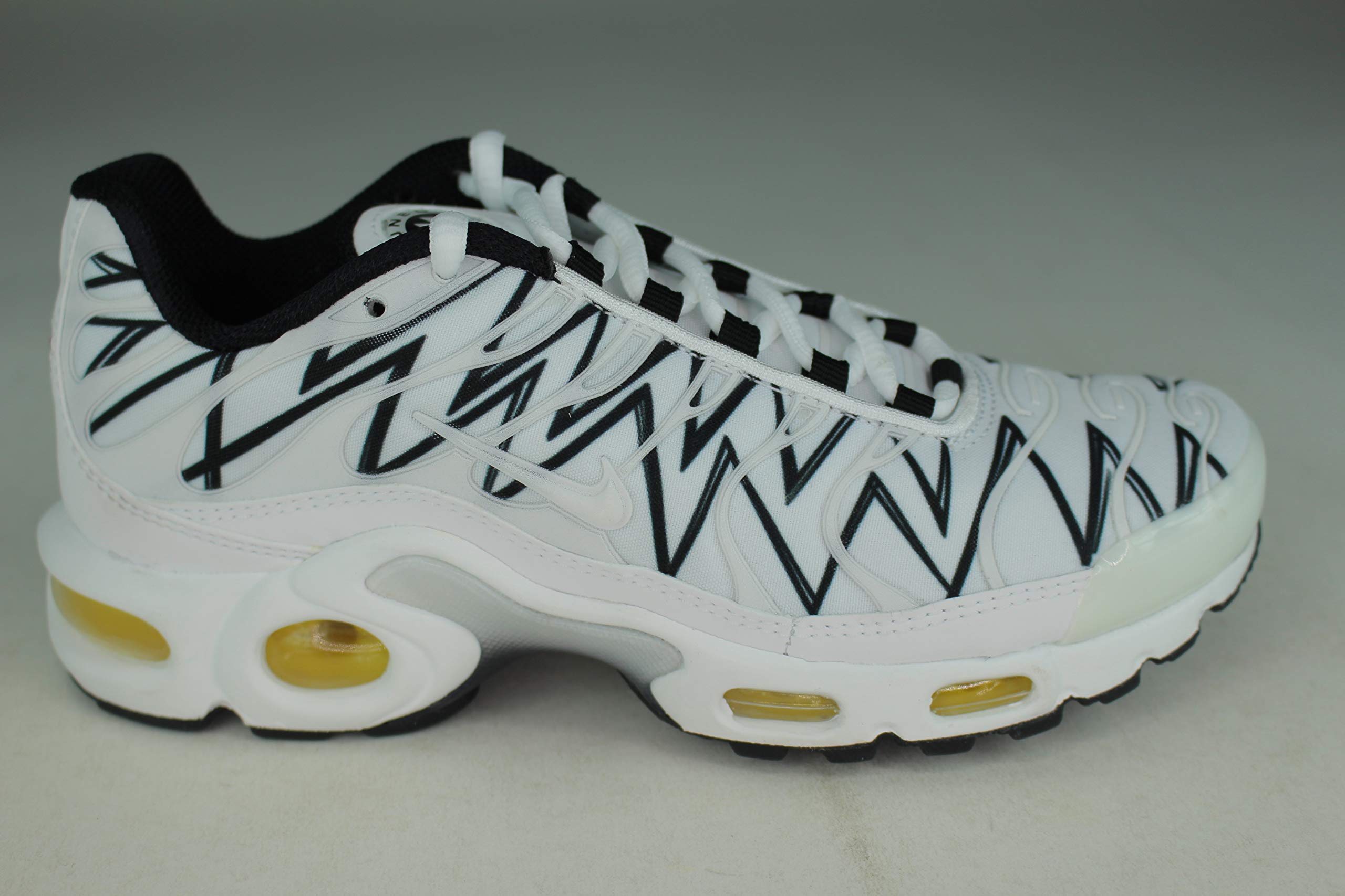 Nike Air Max Plus Men's Running Shoes - White/Black, Size 4.0 | Comfortable Cushioned Sneakers for Jogging, Gym Workouts & Casual Wear