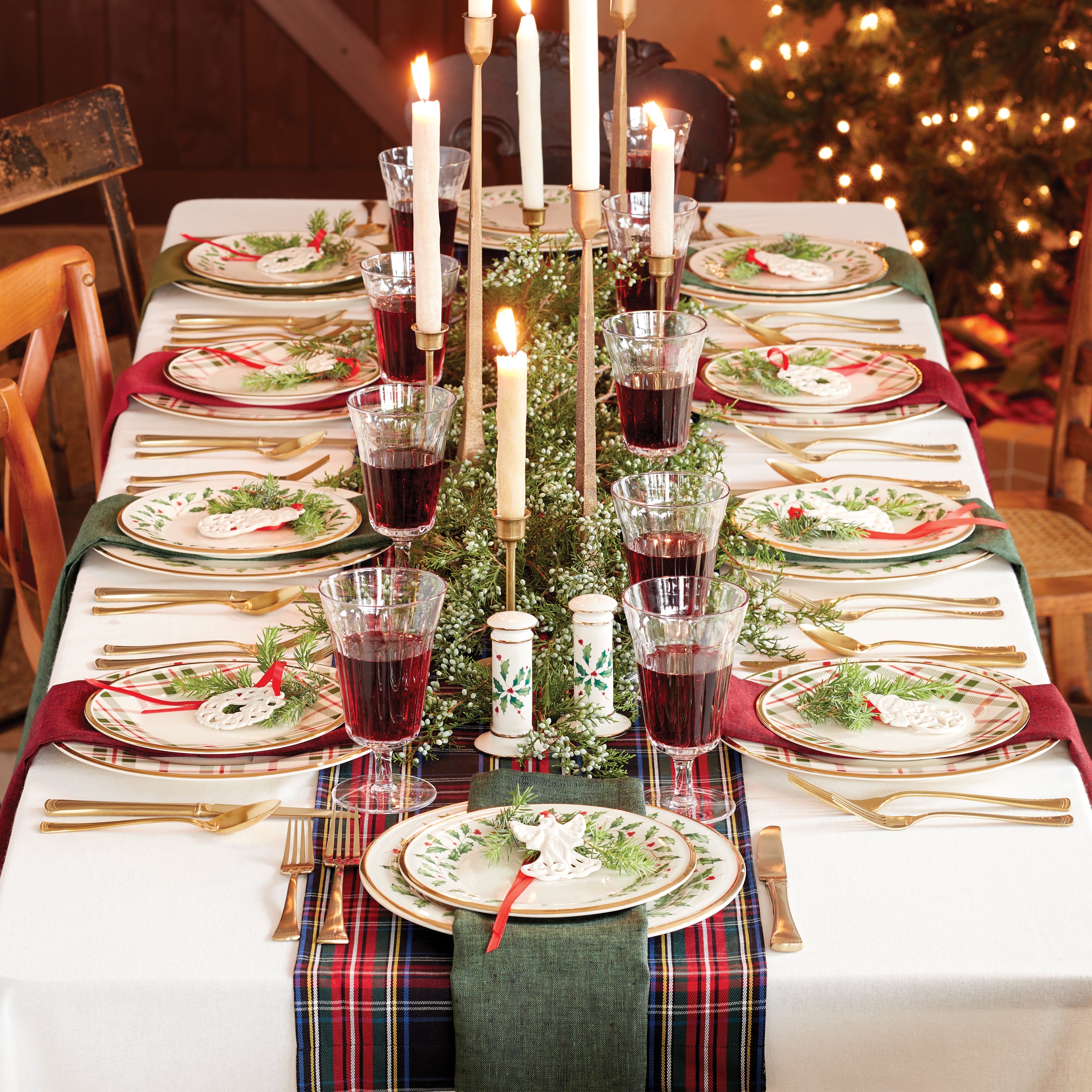 Festive Holiday Dinner Plates Set - Elegant Christmas & Thanksgiving Porcelain Plates for Family Gatherings & Special Occasions
