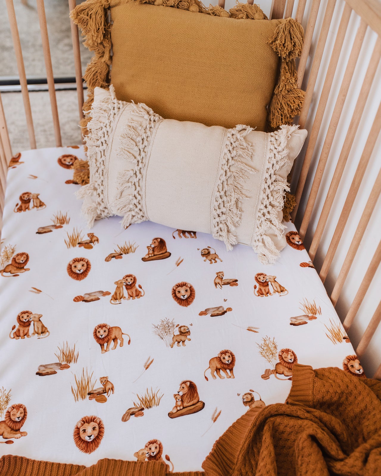 Snuggle Hunny Fitted Jersey Cotton Crib Sheet - Soft Lion Print Baby Bedding for Nursery & Toddler Room - Perfect for Cozy Naps & Peaceful Sleep