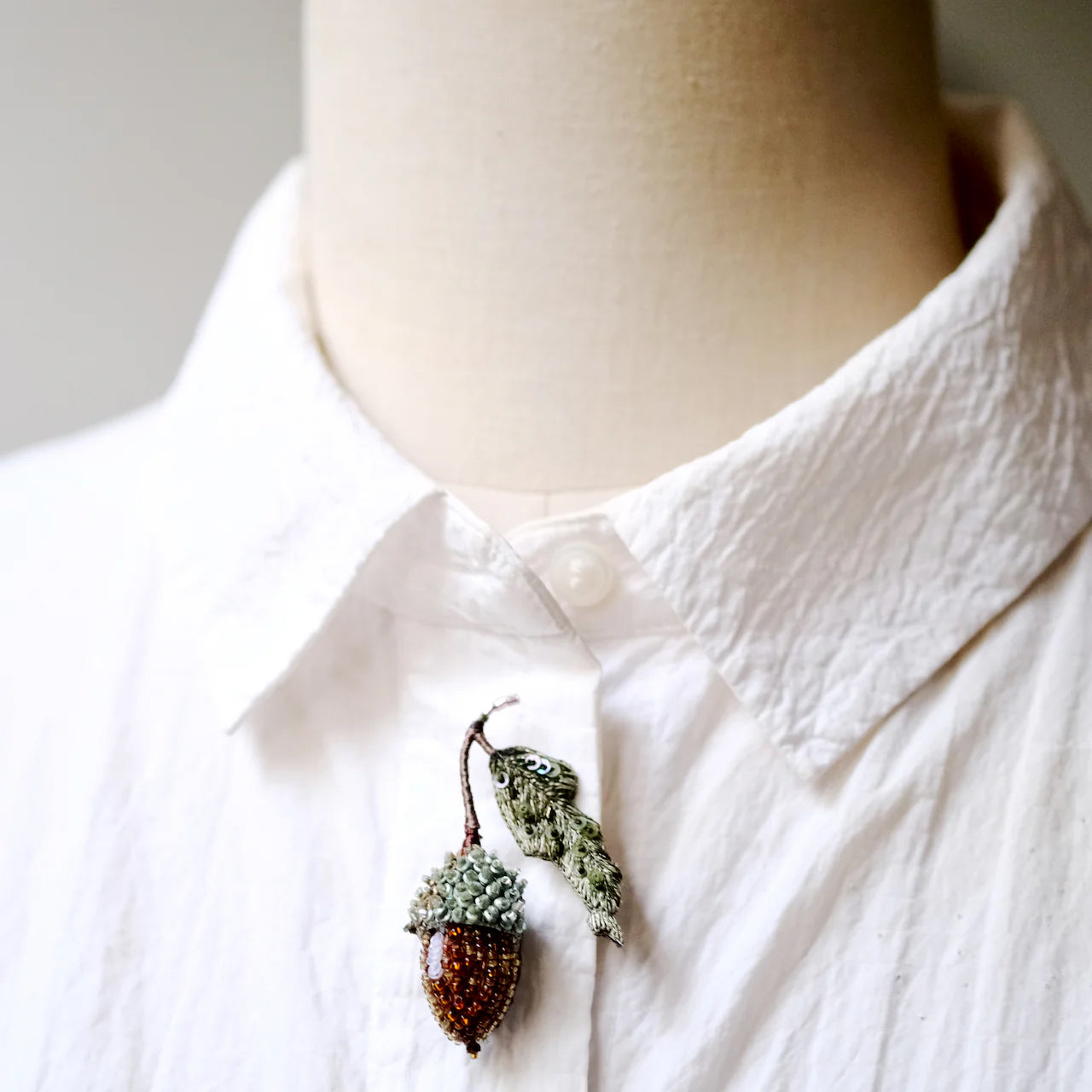 Acorn Brooch Pin - Elegant Gold-Tone Oak Leaf Jewelry for Women - Perfect for Fall Outfits, Thanksgiving, and Nature-Themed Accessories