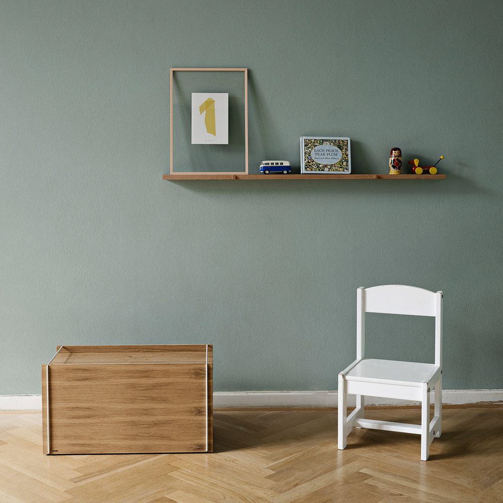 MOEBE Solid Oak Gallery Shelf - Wall Mounted Display Shelf for Photos & Decor (2 Sizes) - Perfect for Living Room, Bedroom & Office Wall Decor