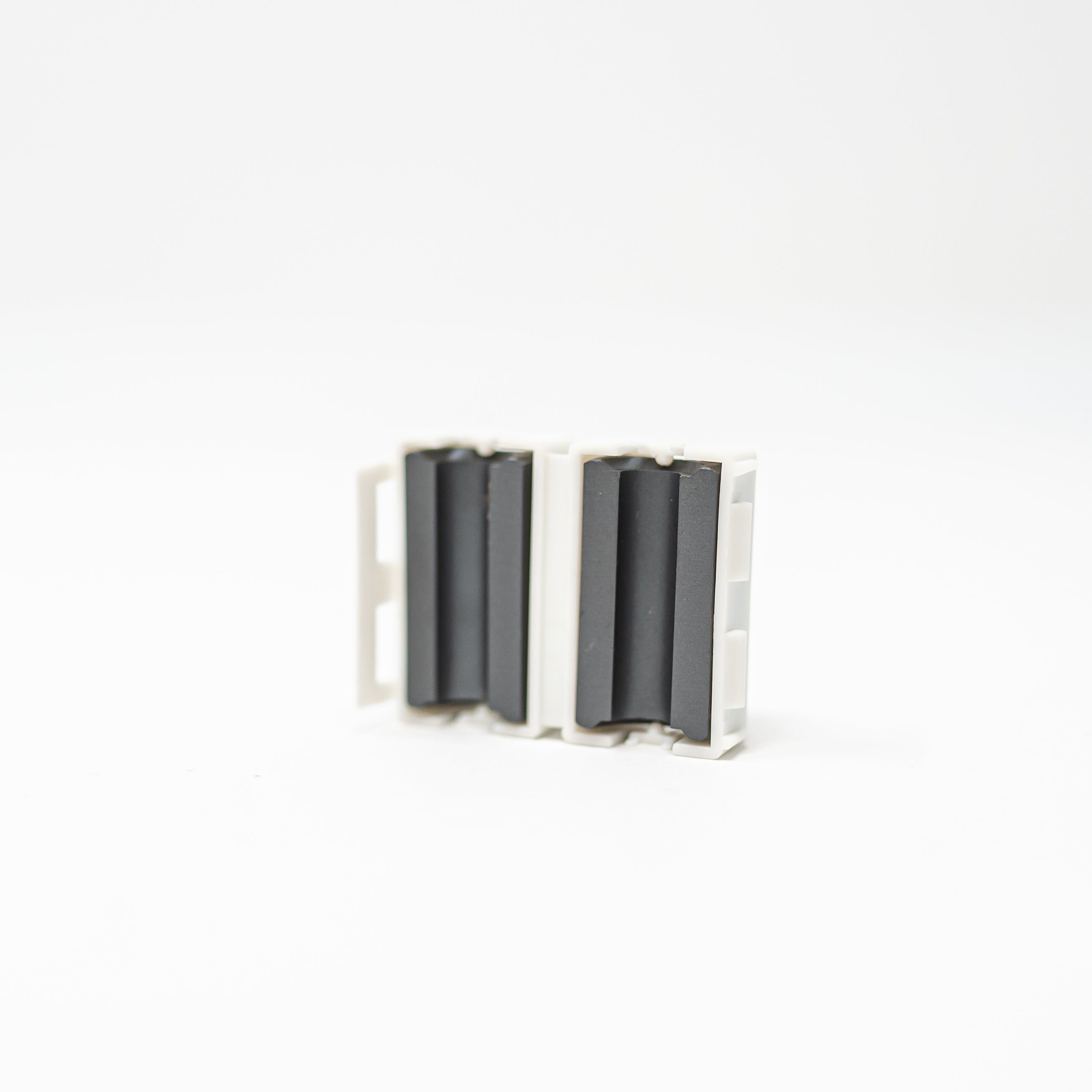 High-Quality Clamp-On Ferrite Bead Inductor for EMI/RFI Noise Suppression - Perfect for Electronics, Cables & Power Supplies