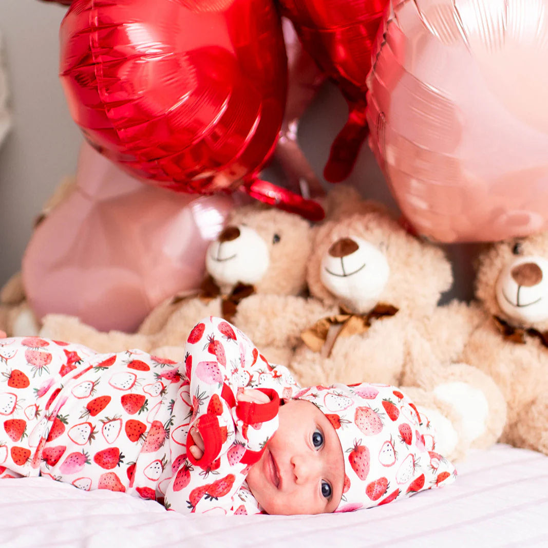 Bestaroo Strawberry Baby Gown & Hat Set - Soft Cotton Newborn Outfit for Girls & Boys - Perfect for Photoshoots, Baby Showers, and Hospital Coming Home Outfits