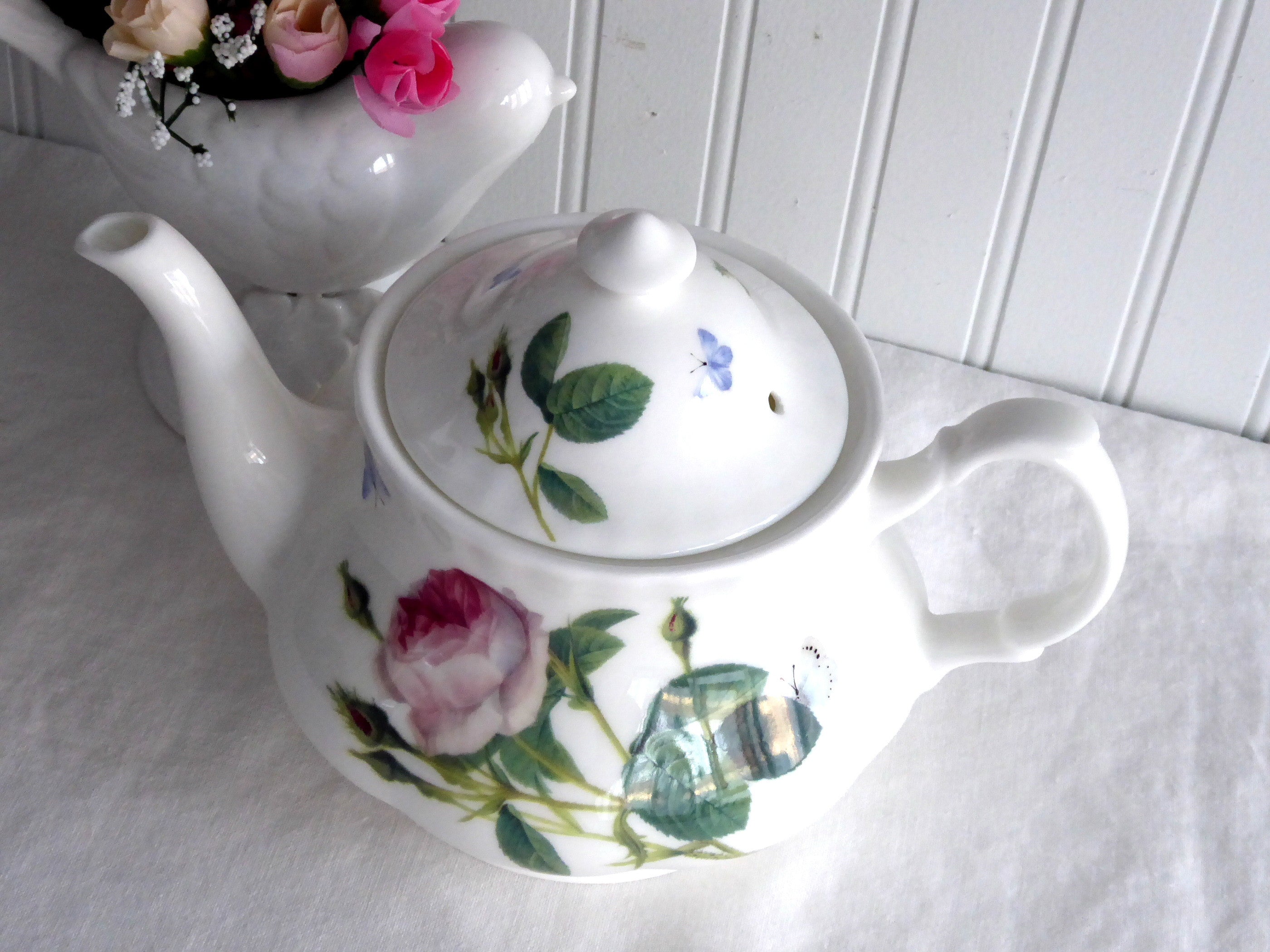 Roy Kirkham Palace Garden Teapot with Roses & Butterflies - 6 Cup (40 oz) Capacity - Elegant Floral Teapot for Afternoon Tea, Garden Parties & Home Decor